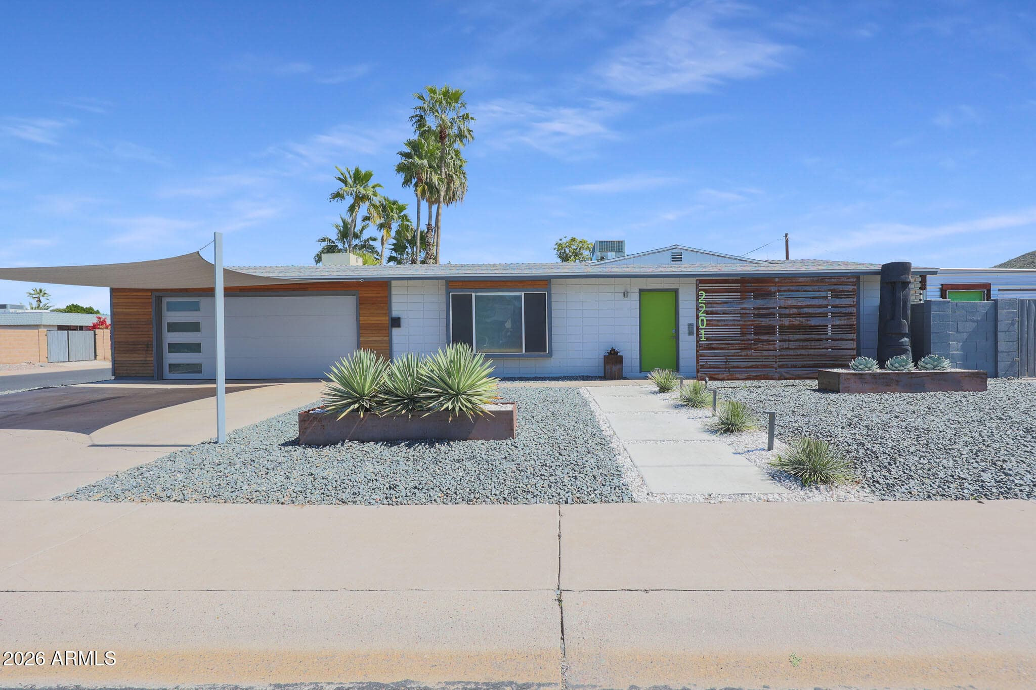 2201 E Marilyn Rd — photo 1