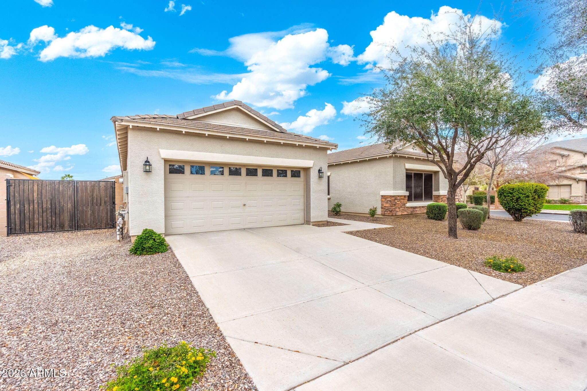 2940 E Eleana Ln — photo 2