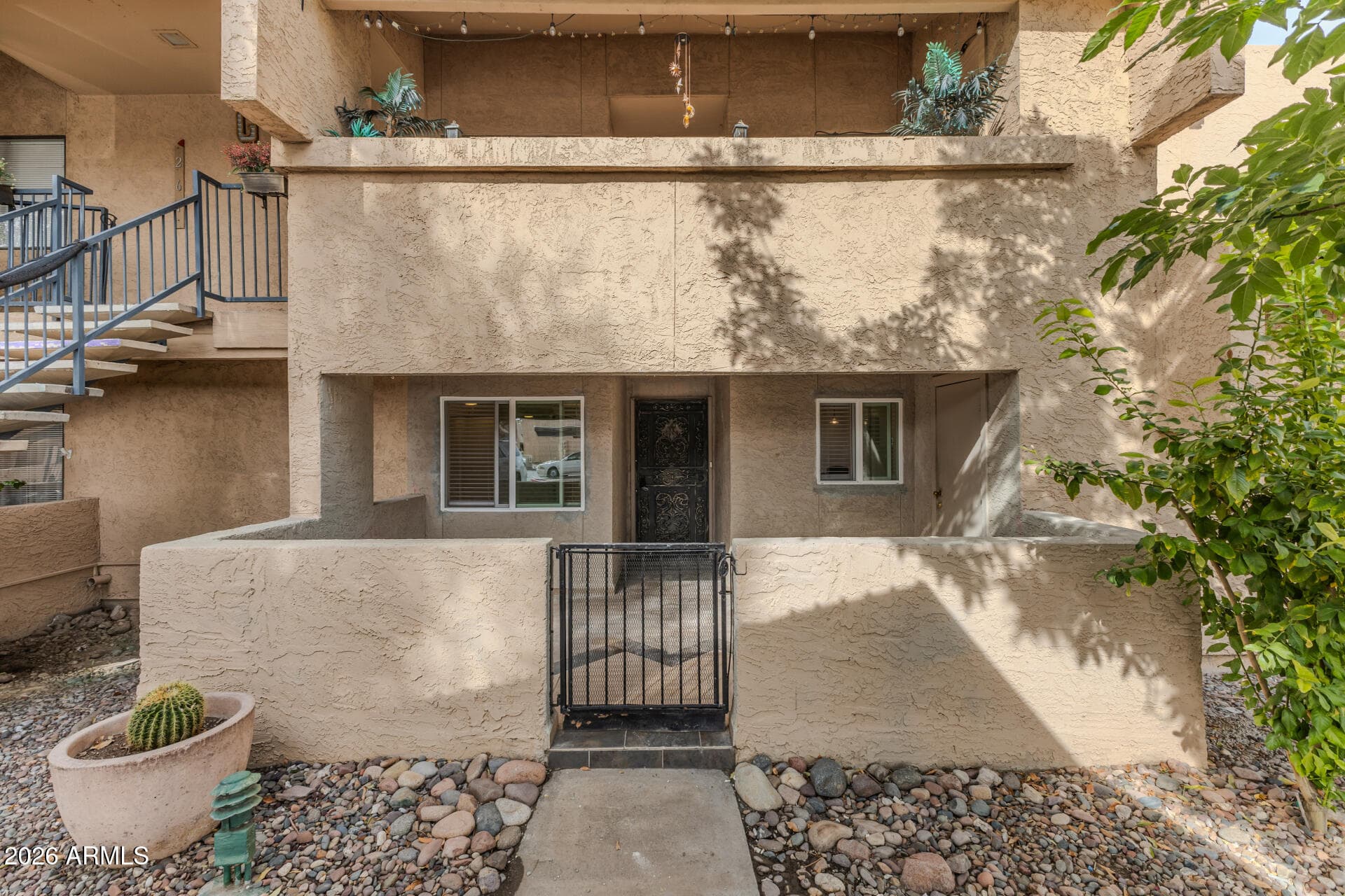 10828 N BILTMORE DR - Photo 1
