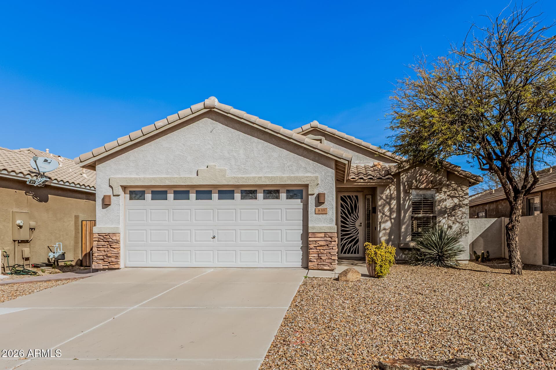 838 E Cathy Dr — photo 1