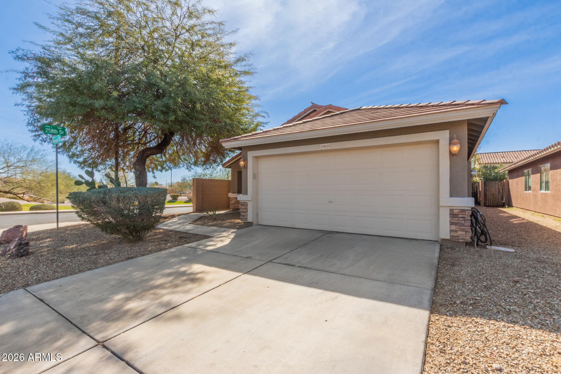 25835 W Whyman St — photo 2
