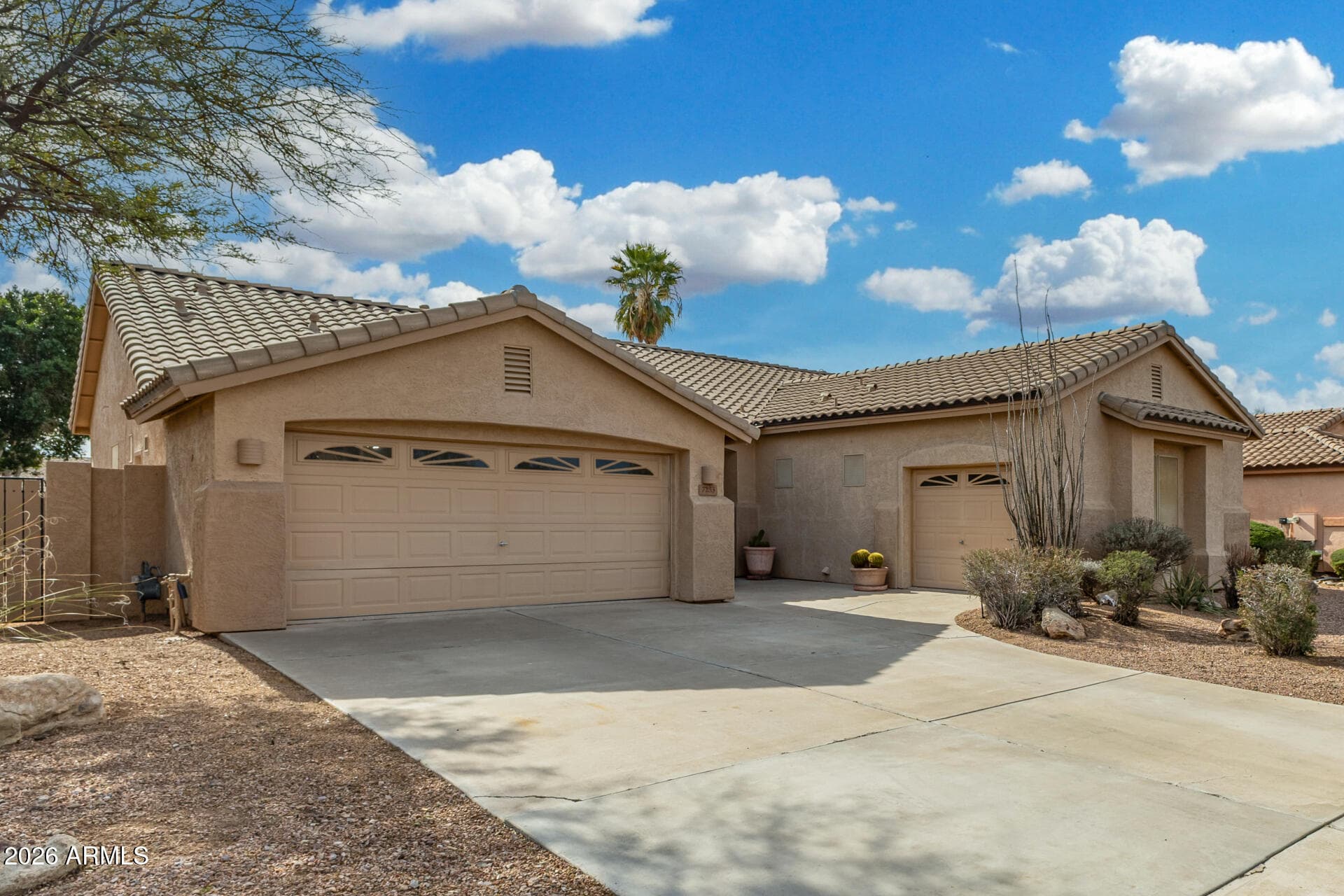 7233 W Cottontail Ln — photo 2