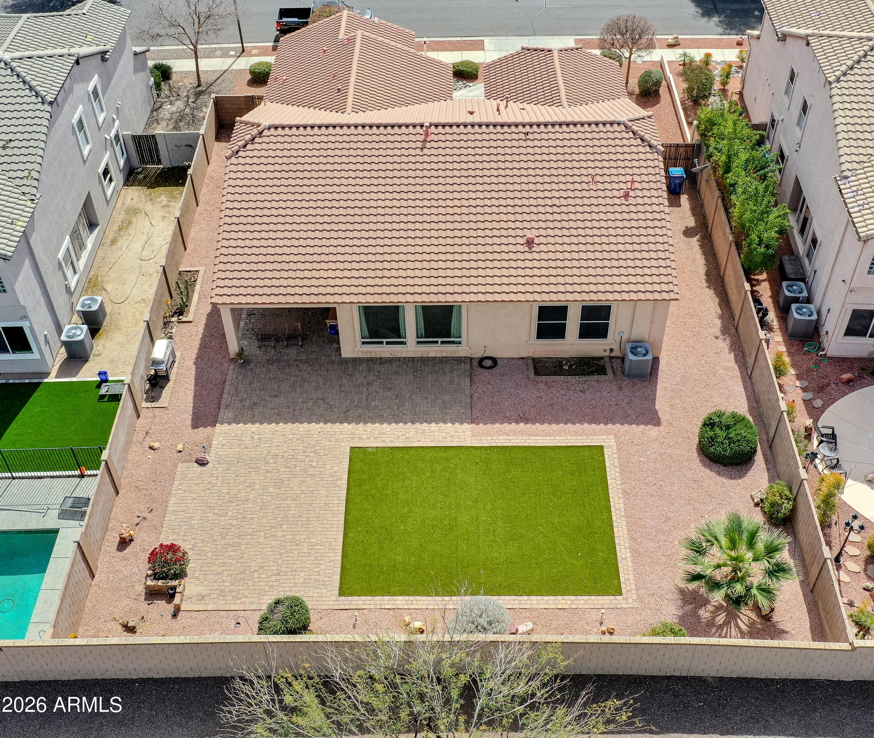 17774 W Dahlia Dr — photo 2