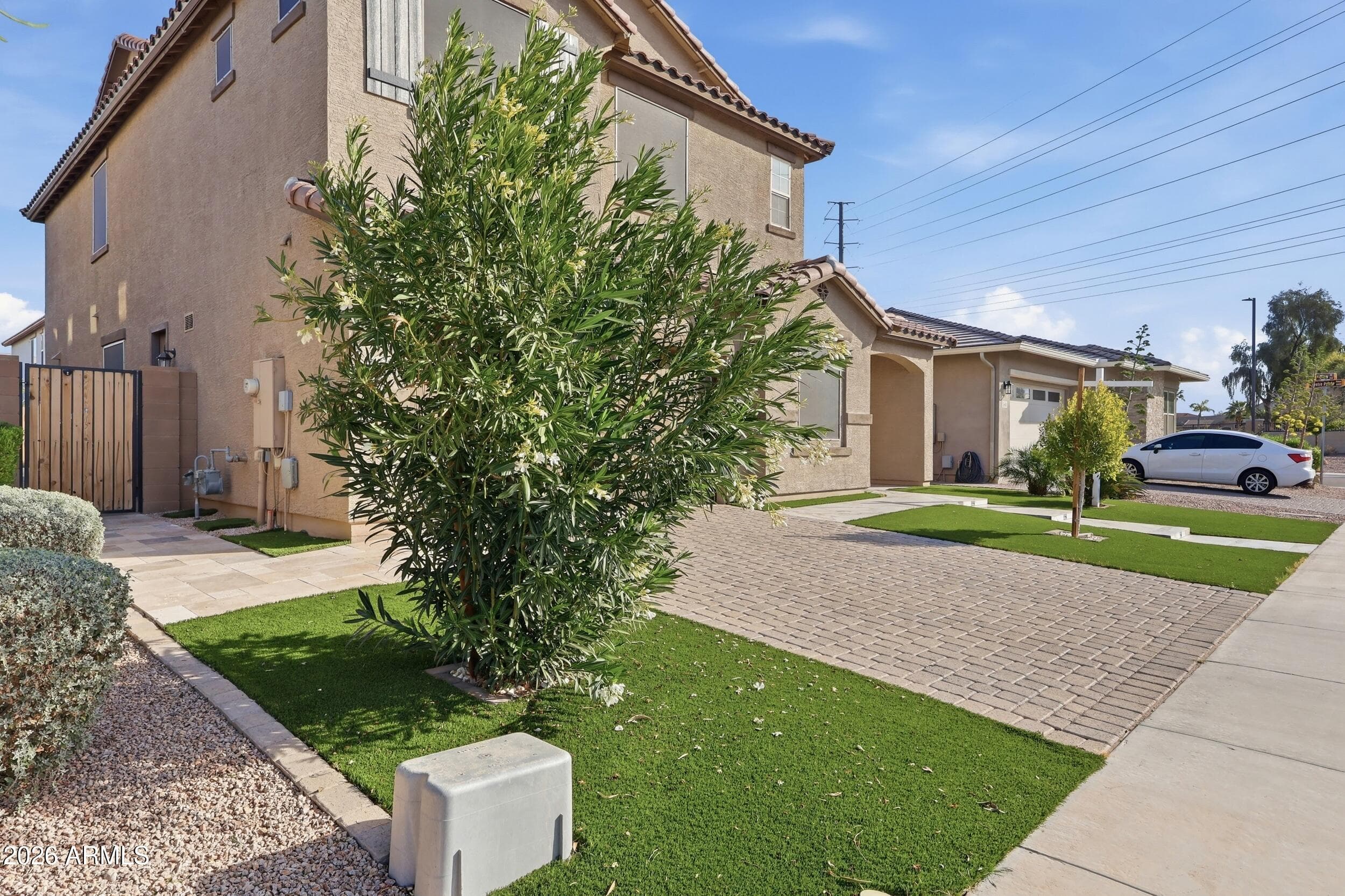 550 E Zion Pl — photo 2