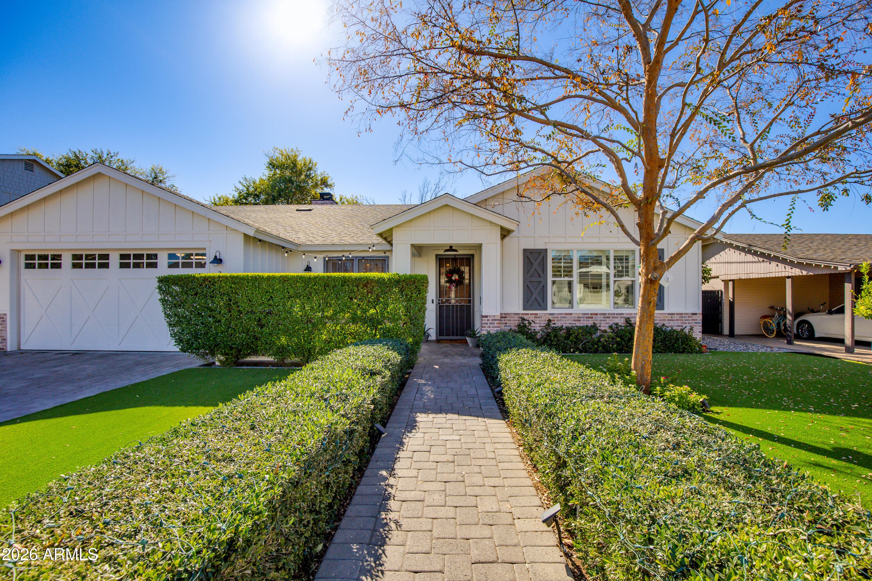 3247 E Sells Dr — photo 1