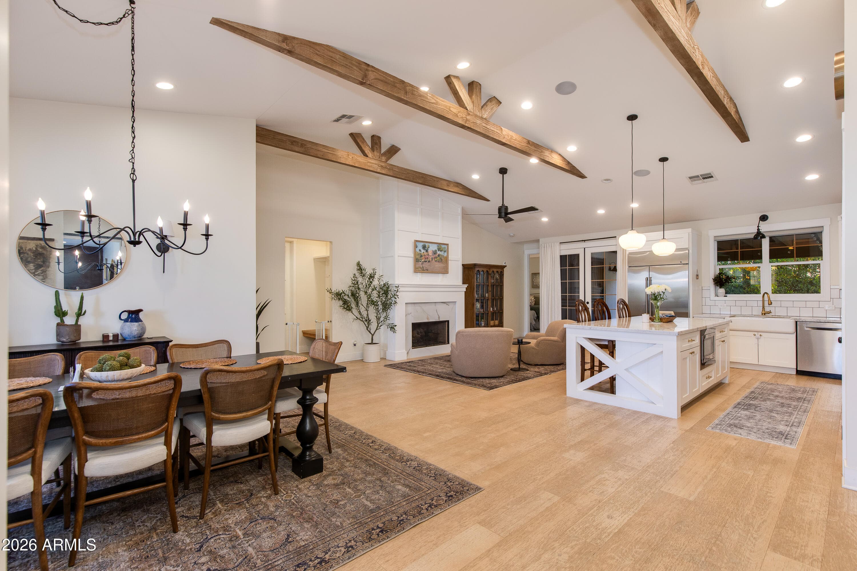 3247 E Sells Dr — photo 2