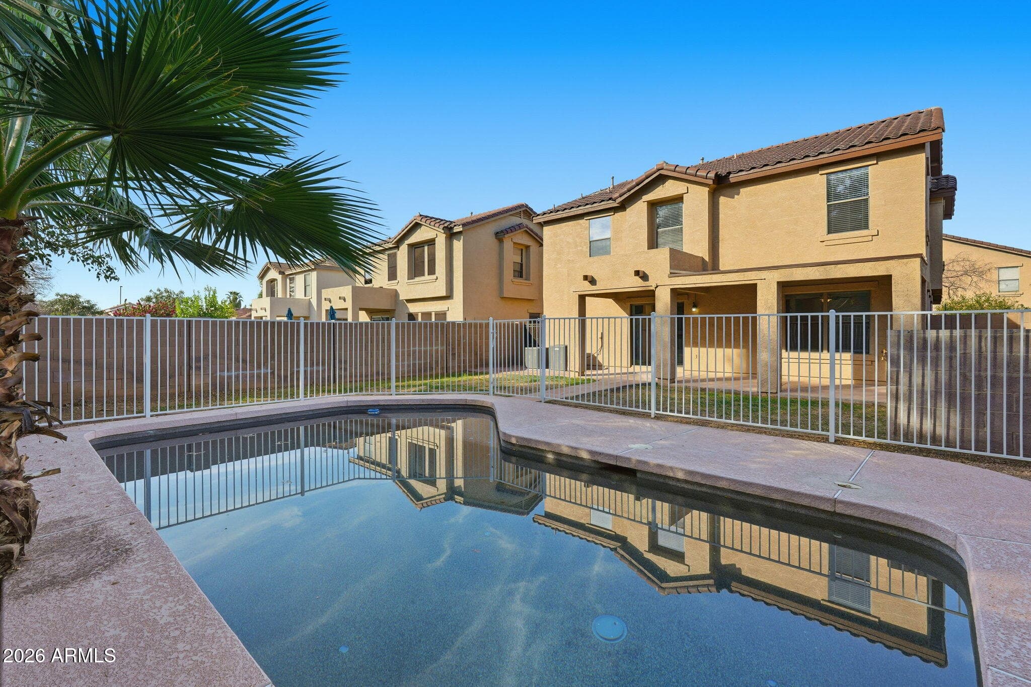 1425 N Thunderbird Ave — photo 2