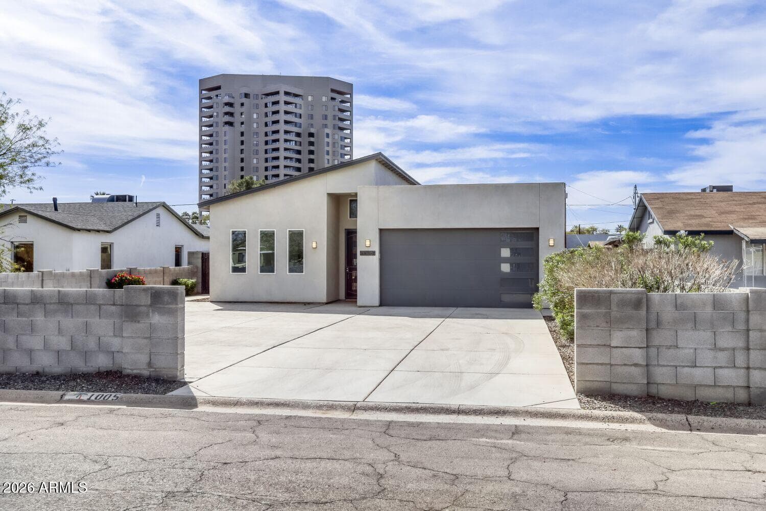 1005 E Weldon Ave — photo 1