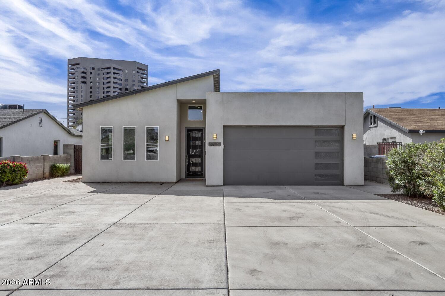 1005 E Weldon Ave — photo 2