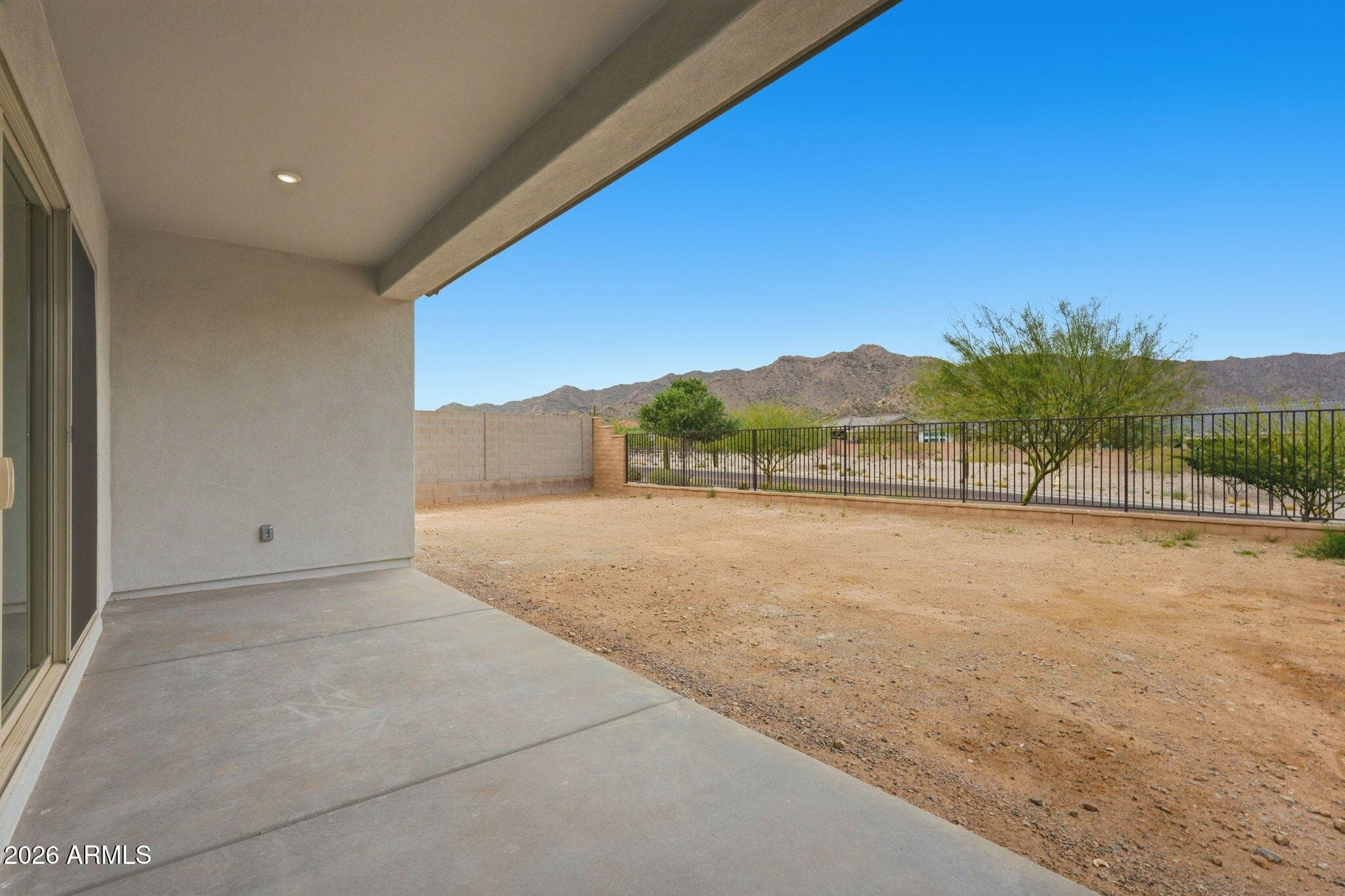 21464 W MEADOWBROOK AVE - See more photos
