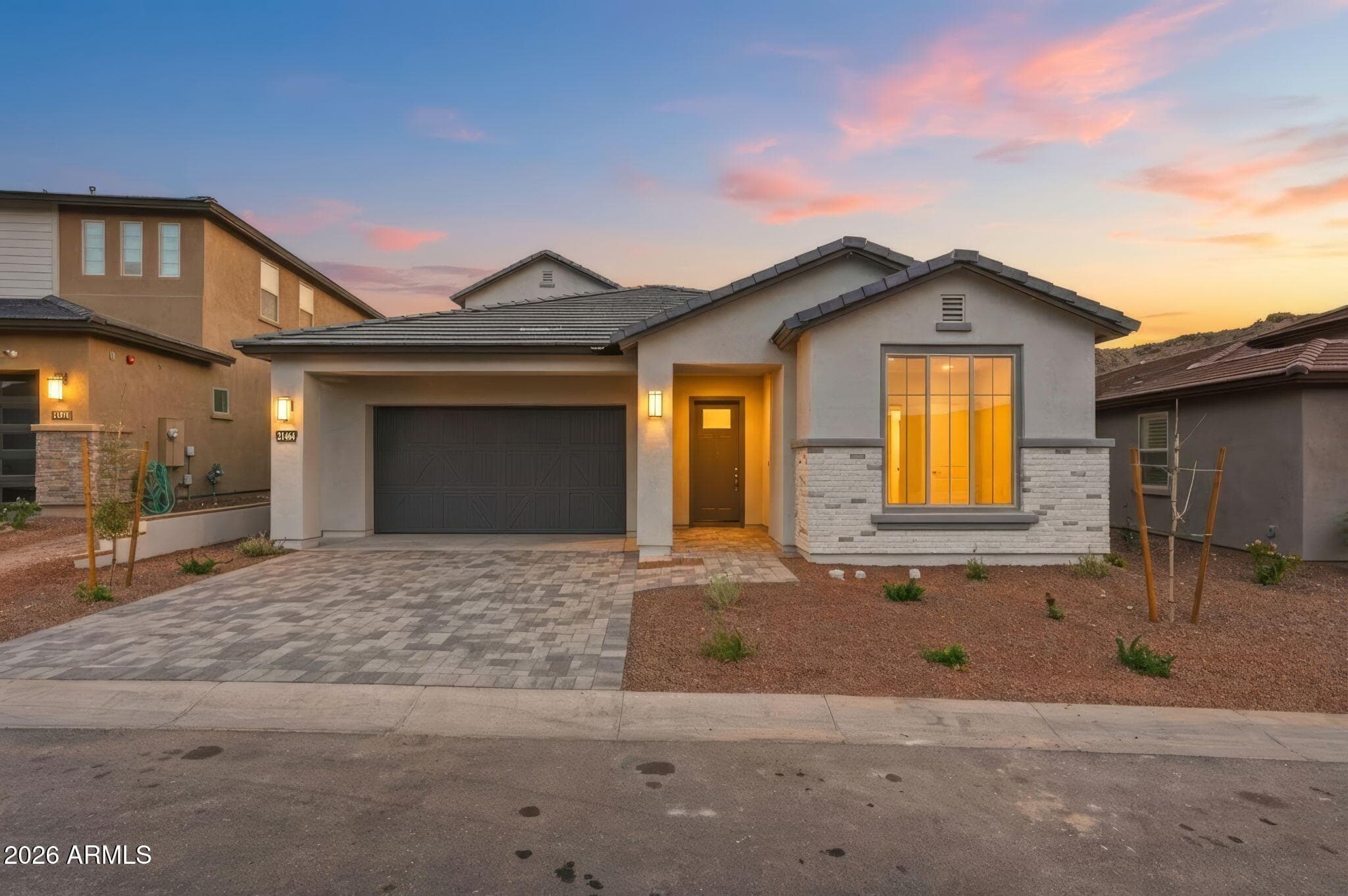 21464 W Meadowbrook Ave — photo 1
