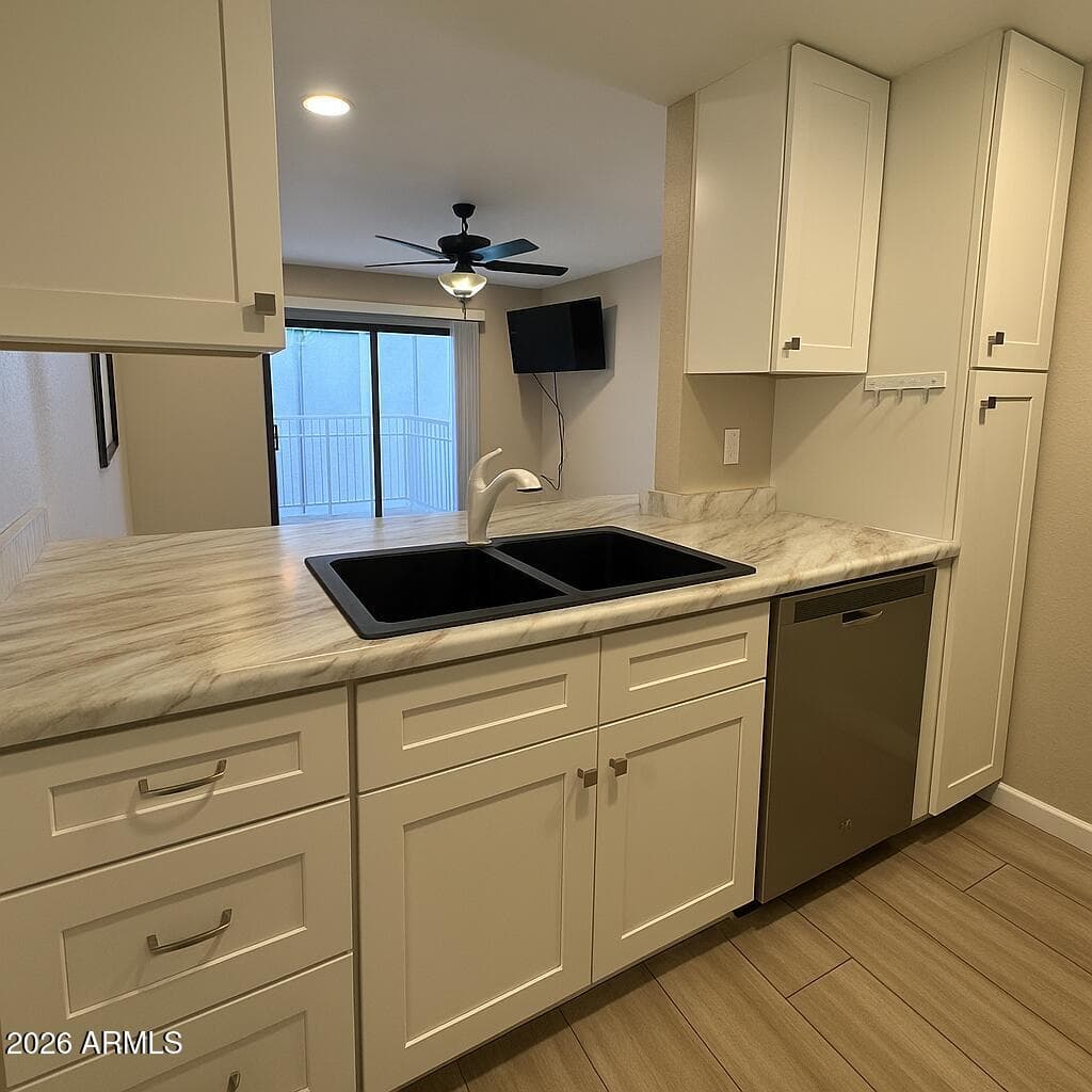 3033 E Devonshire Ave 1009 — photo 13