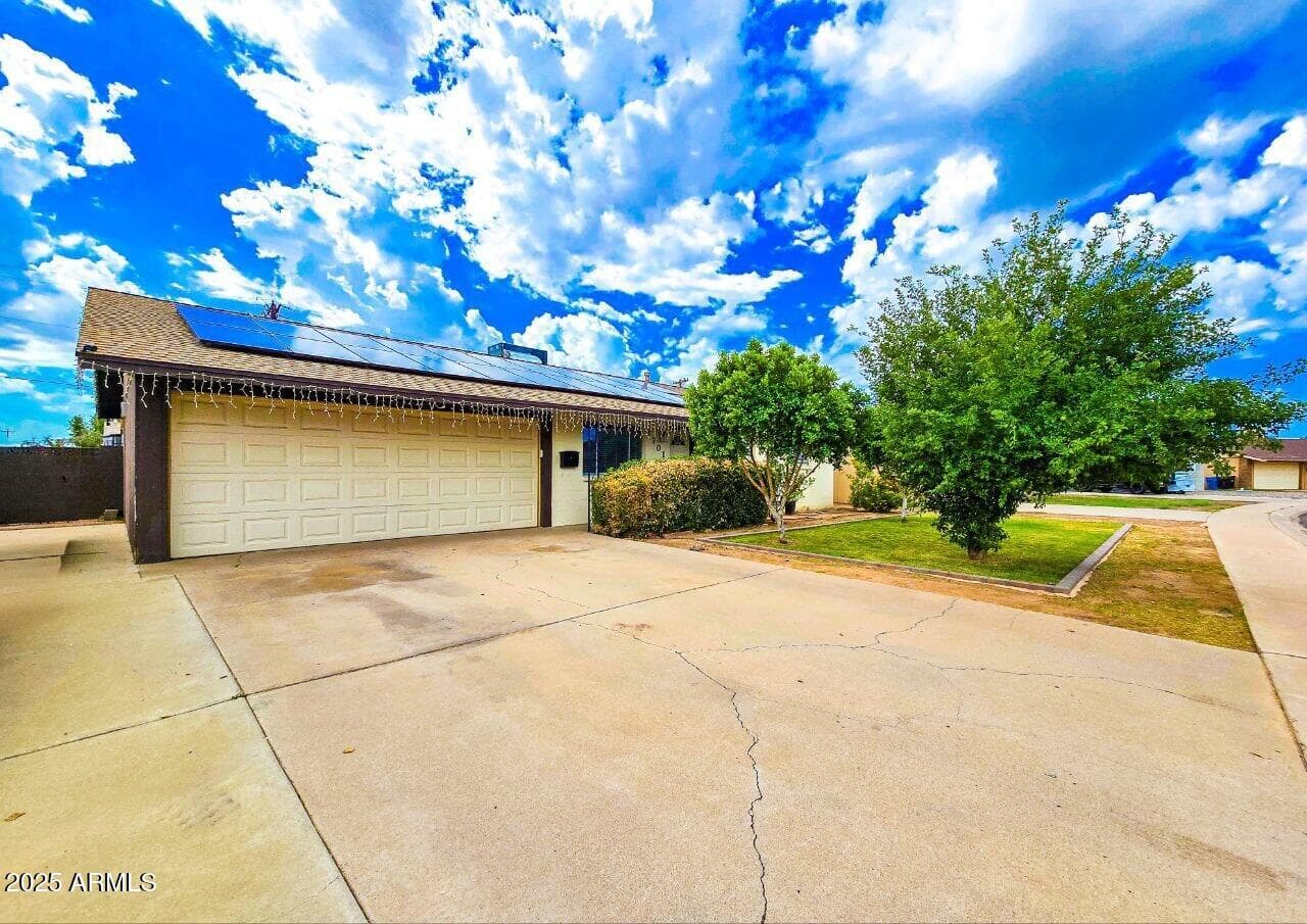 3701 W Echo Ln — photo 1