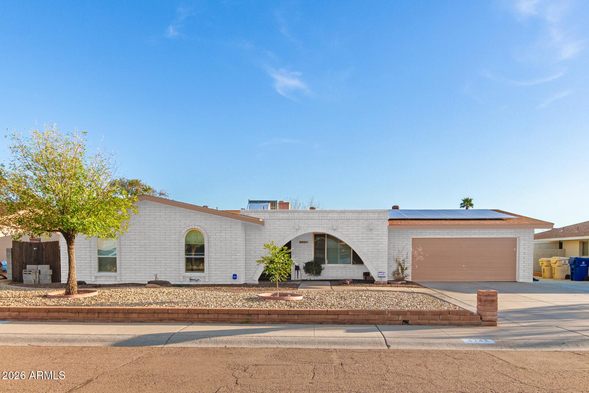 4743 W Laurie Ln — photo 2