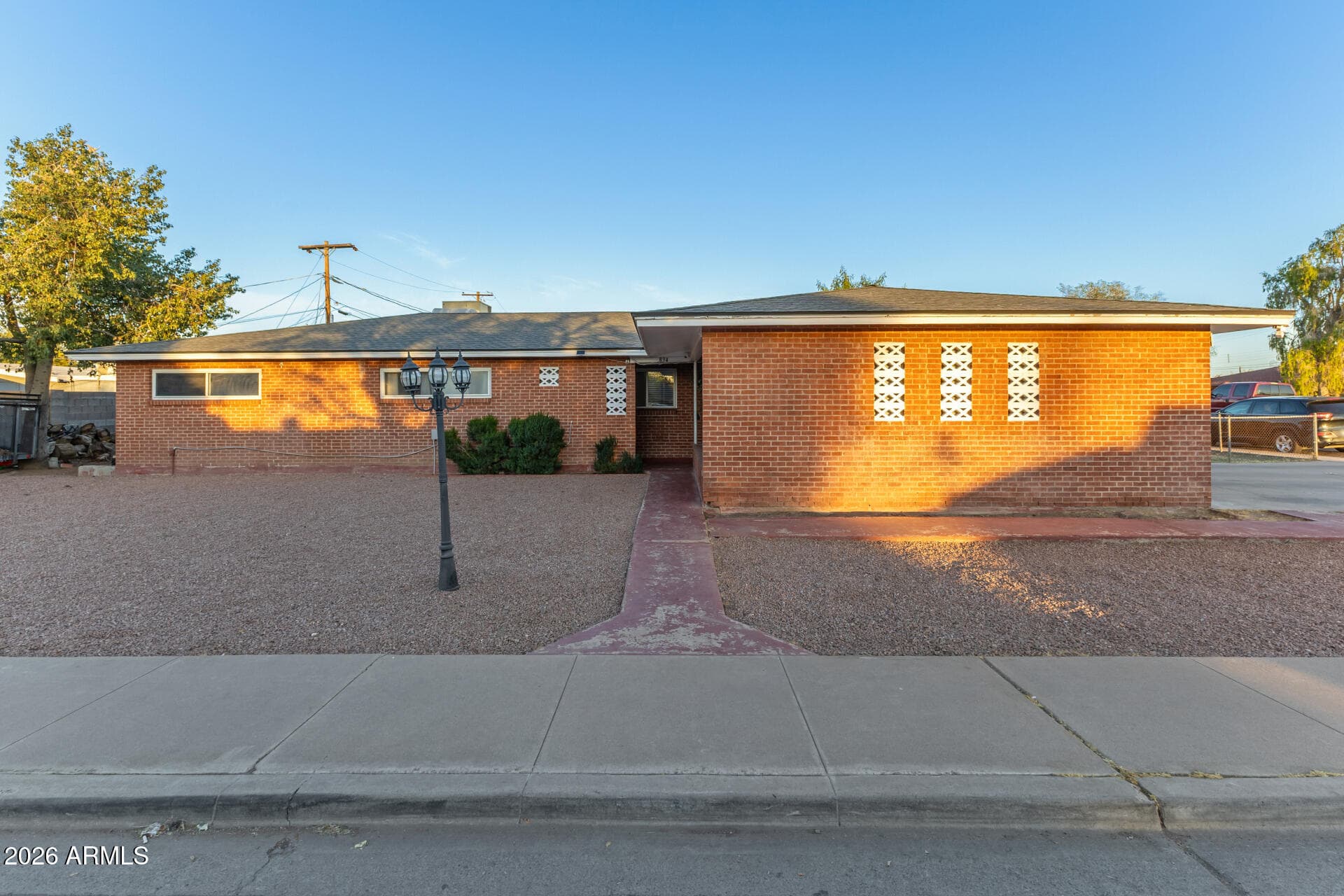 834 E Vine Ave — photo 2