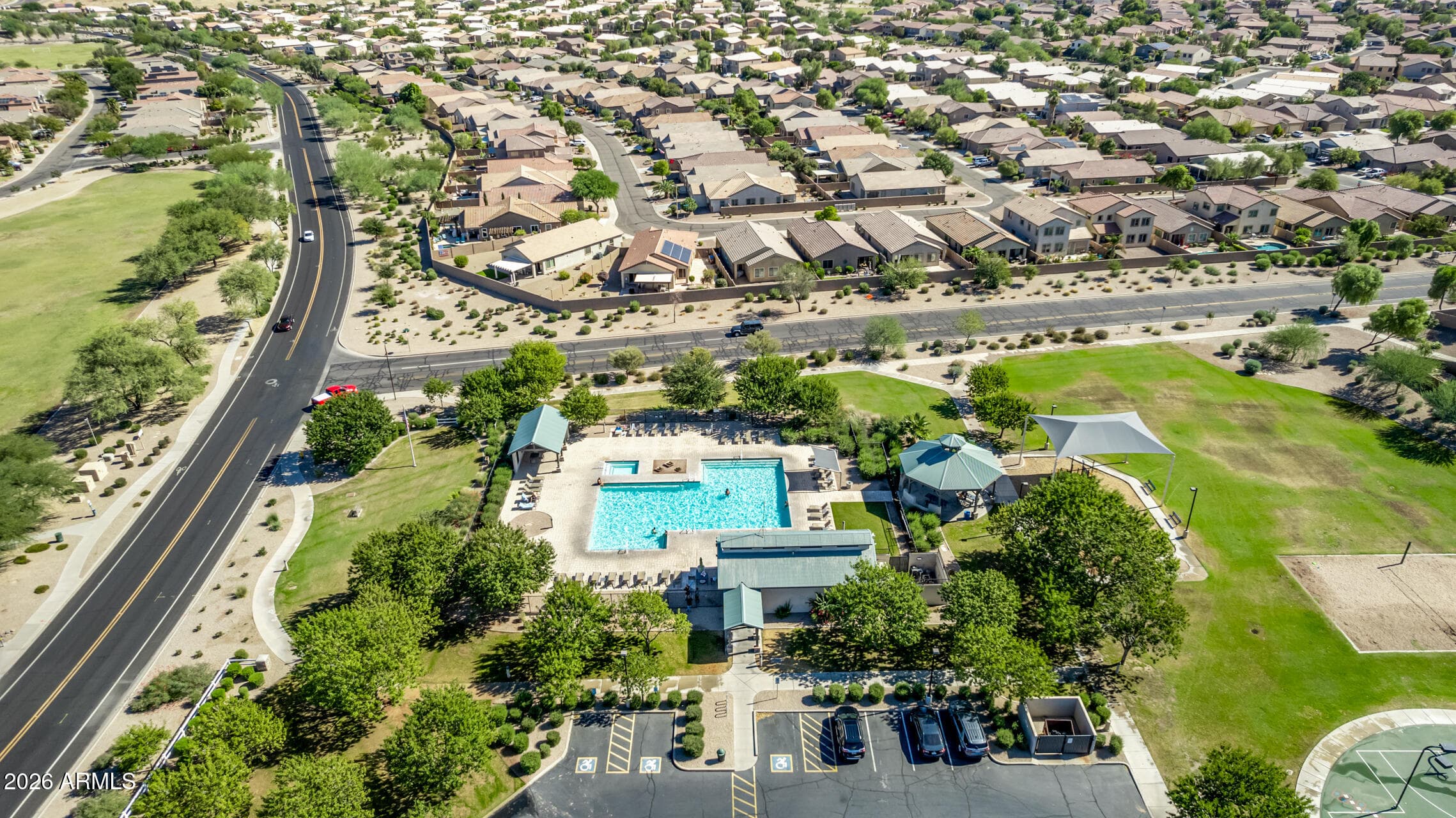 738 E Saddle Way — photo 1
