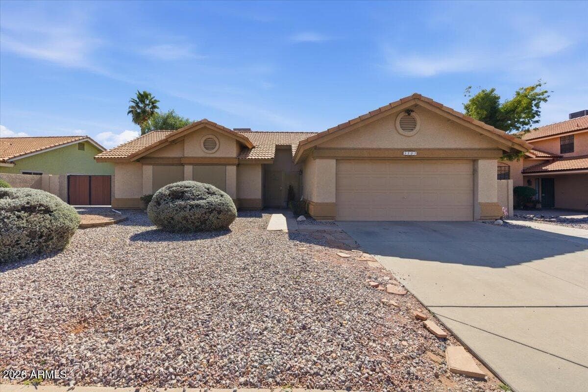 5501 E Emelita Ave — photo 1