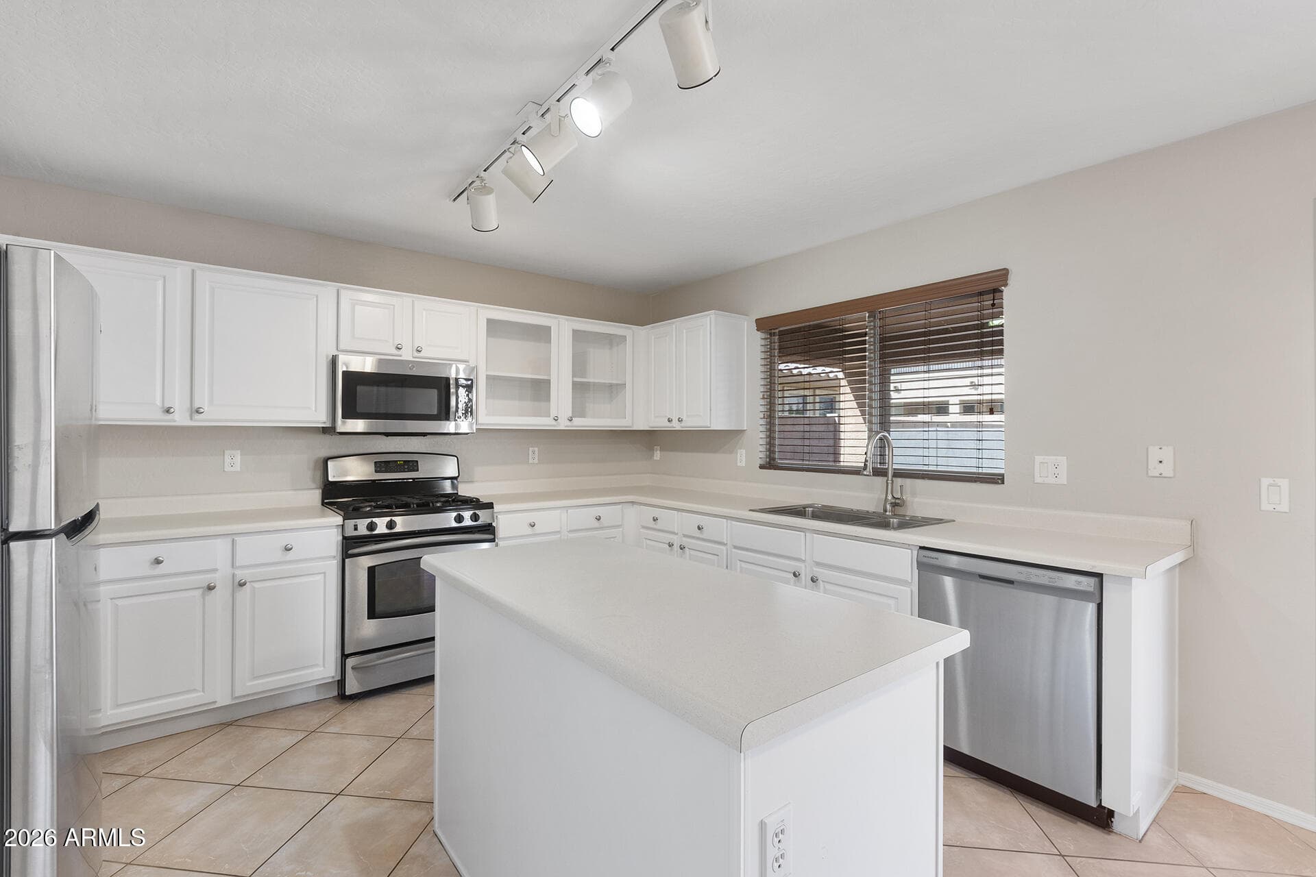 15260 W Cottonwood St — photo 2