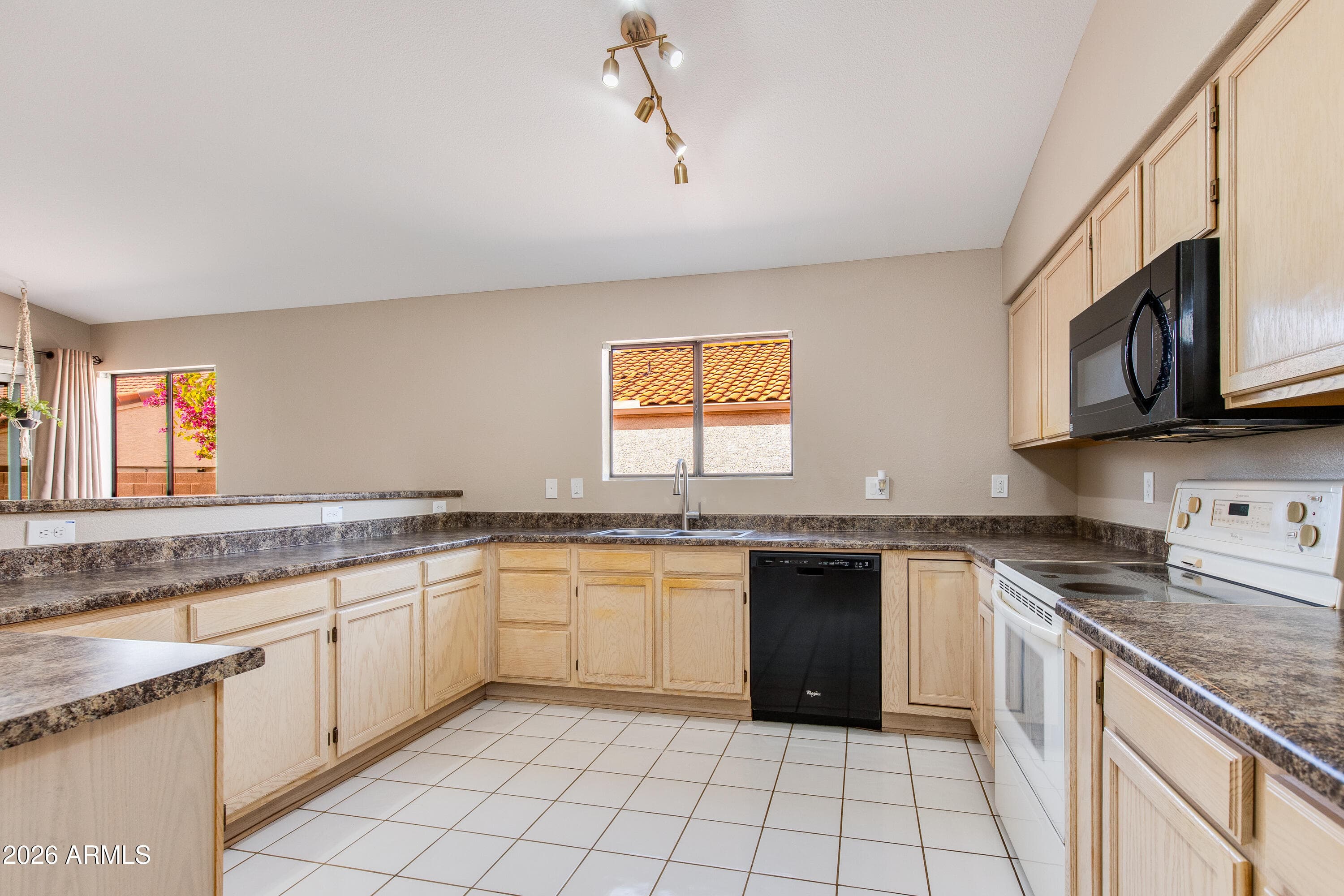 8645 W Maui Ln — photo 1