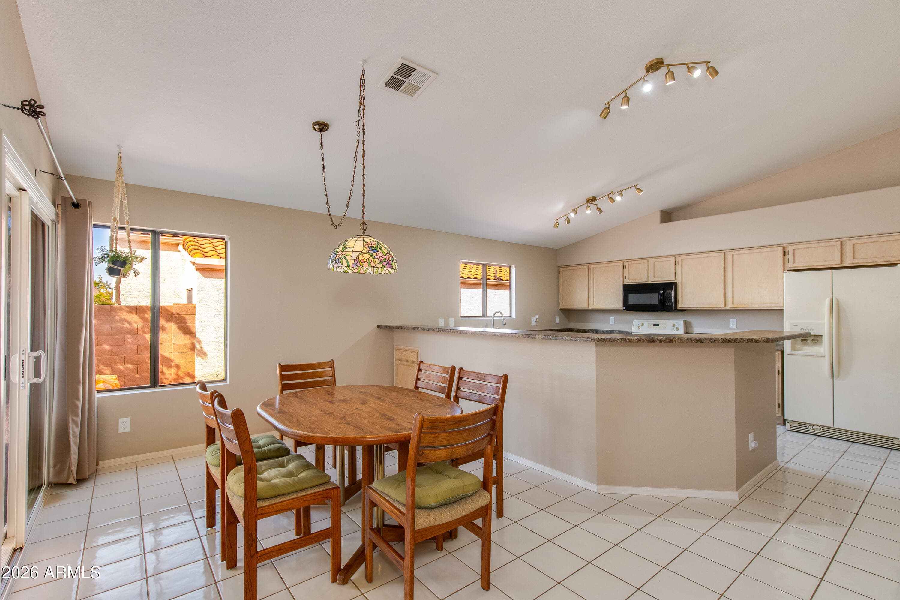 8645 W Maui Ln — photo 2