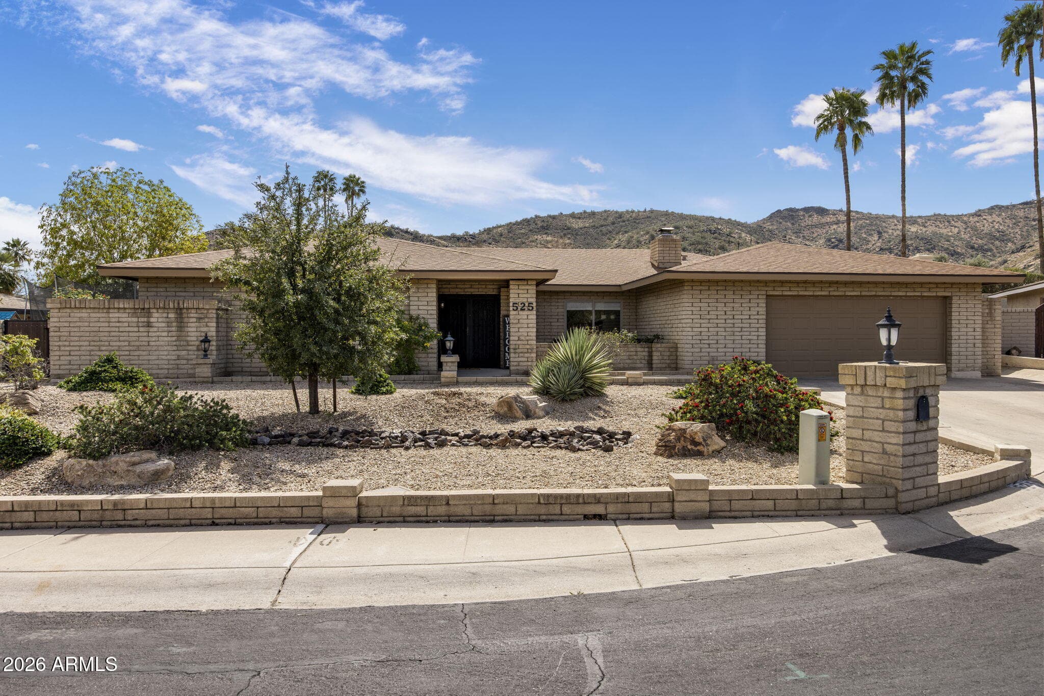 525 W Willow Ave — photo 1