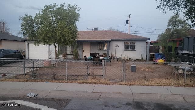 4133 N 49th Ave — photo 2