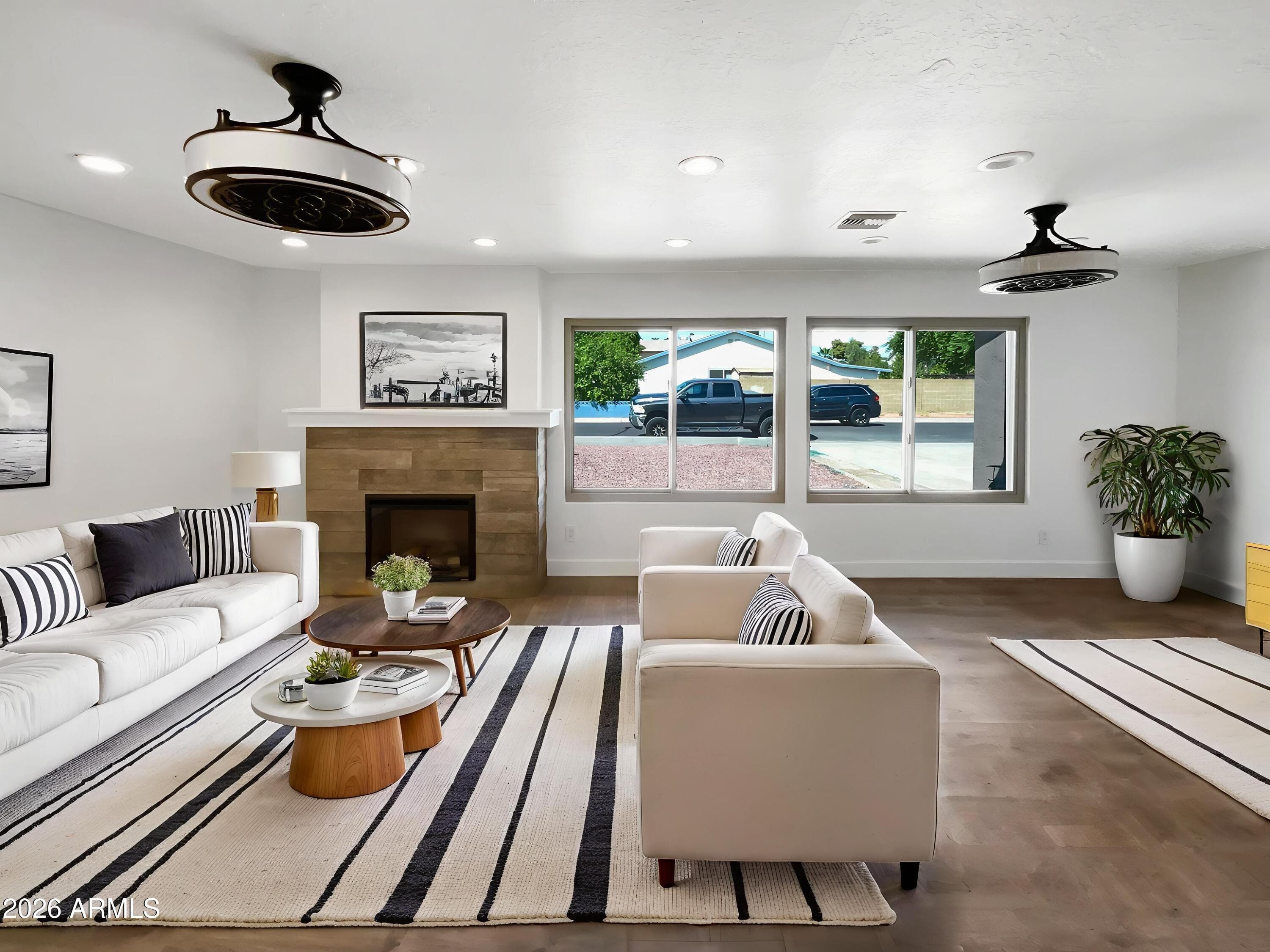 2337 W Tierra Buena Ln — photo 2