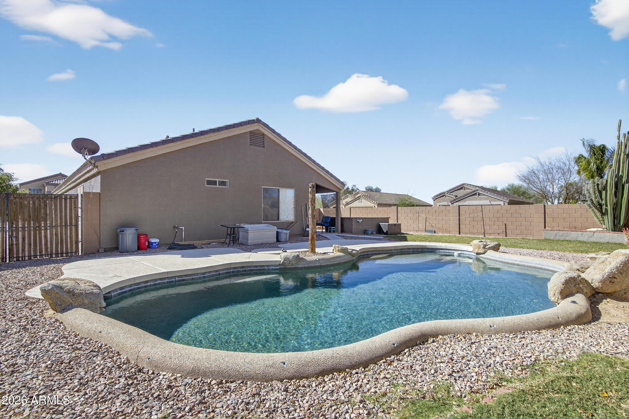 1624 E Cardinal Dr — photo 2
