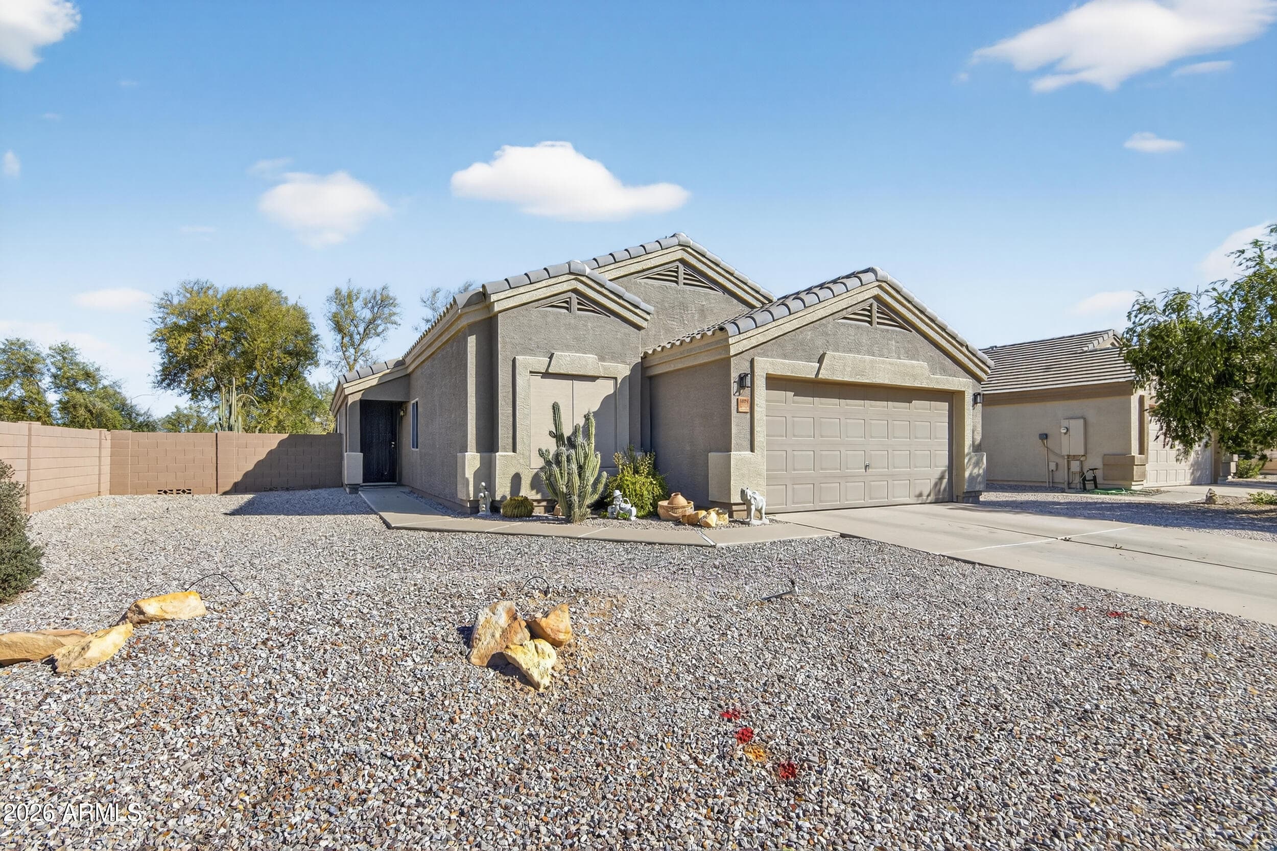 1624 E Cardinal Dr — photo 1