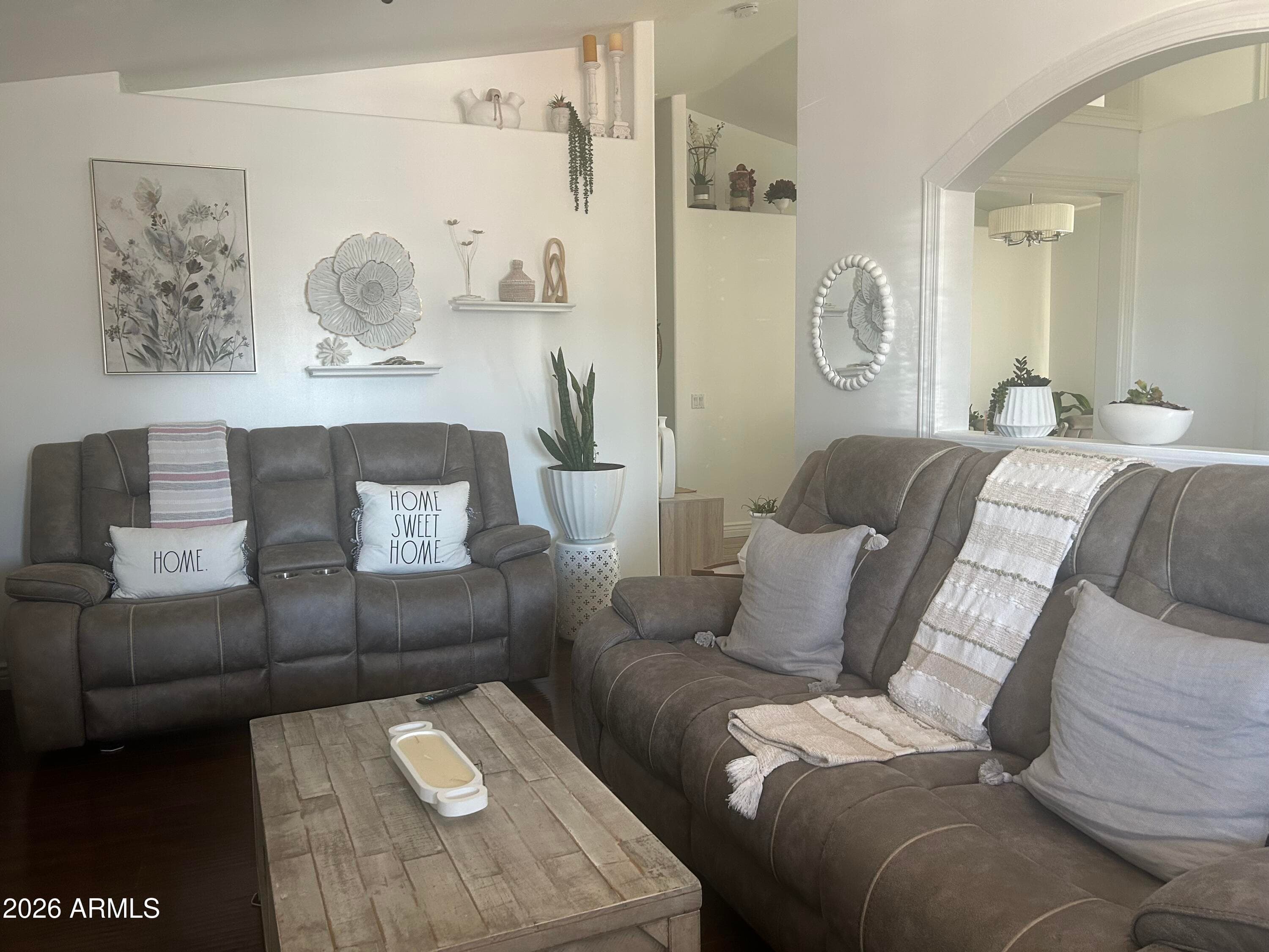 8926 W Vale Dr — photo 2