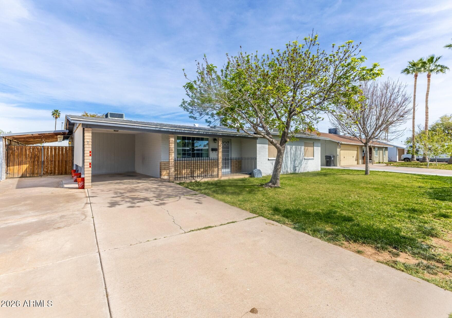 1056 W Farmdale Ave — photo 2