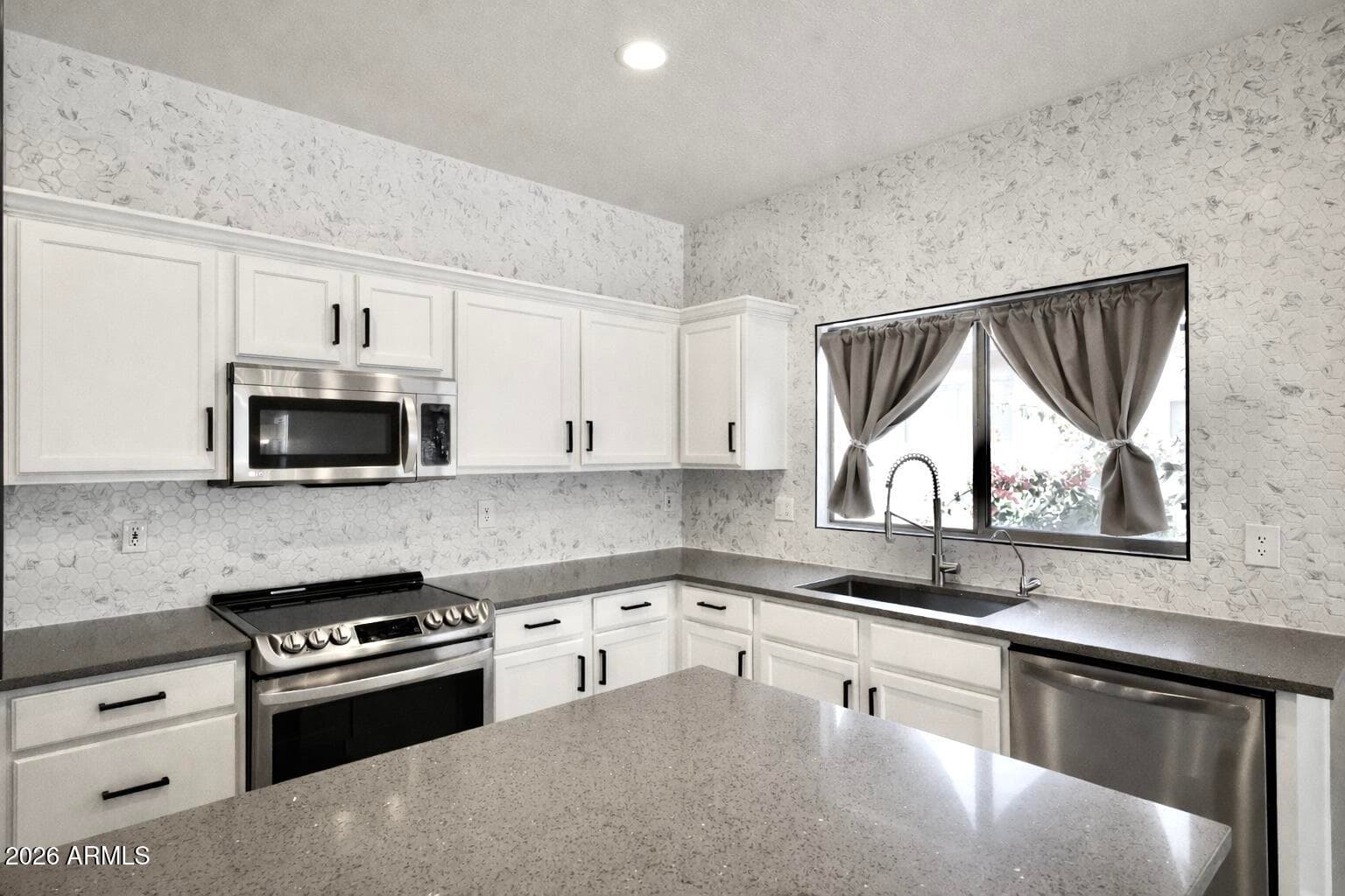 2093 E La Costa Dr — photo 2