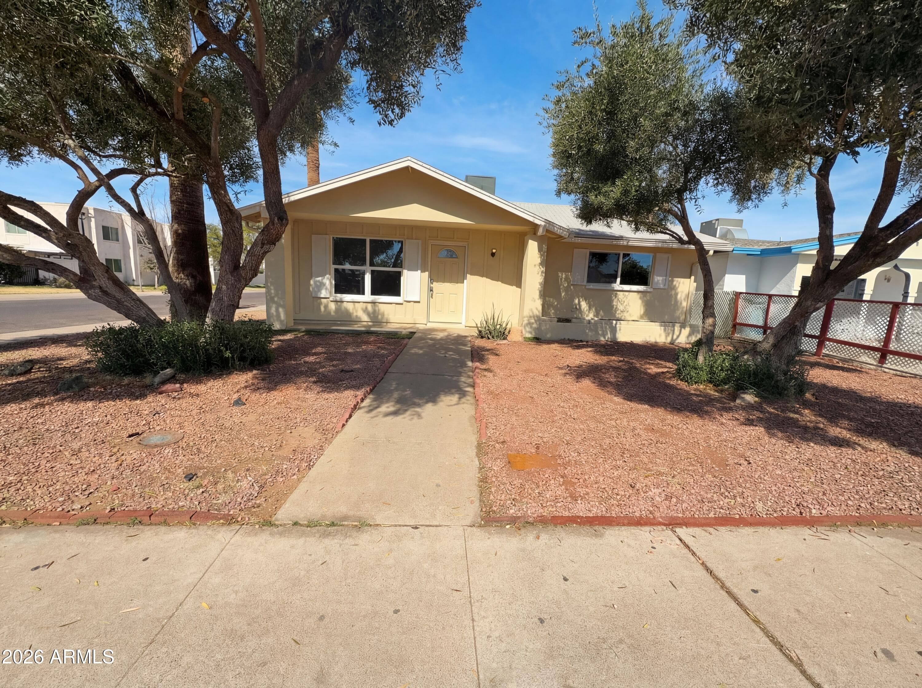 4150 W Medlock Dr — photo 1