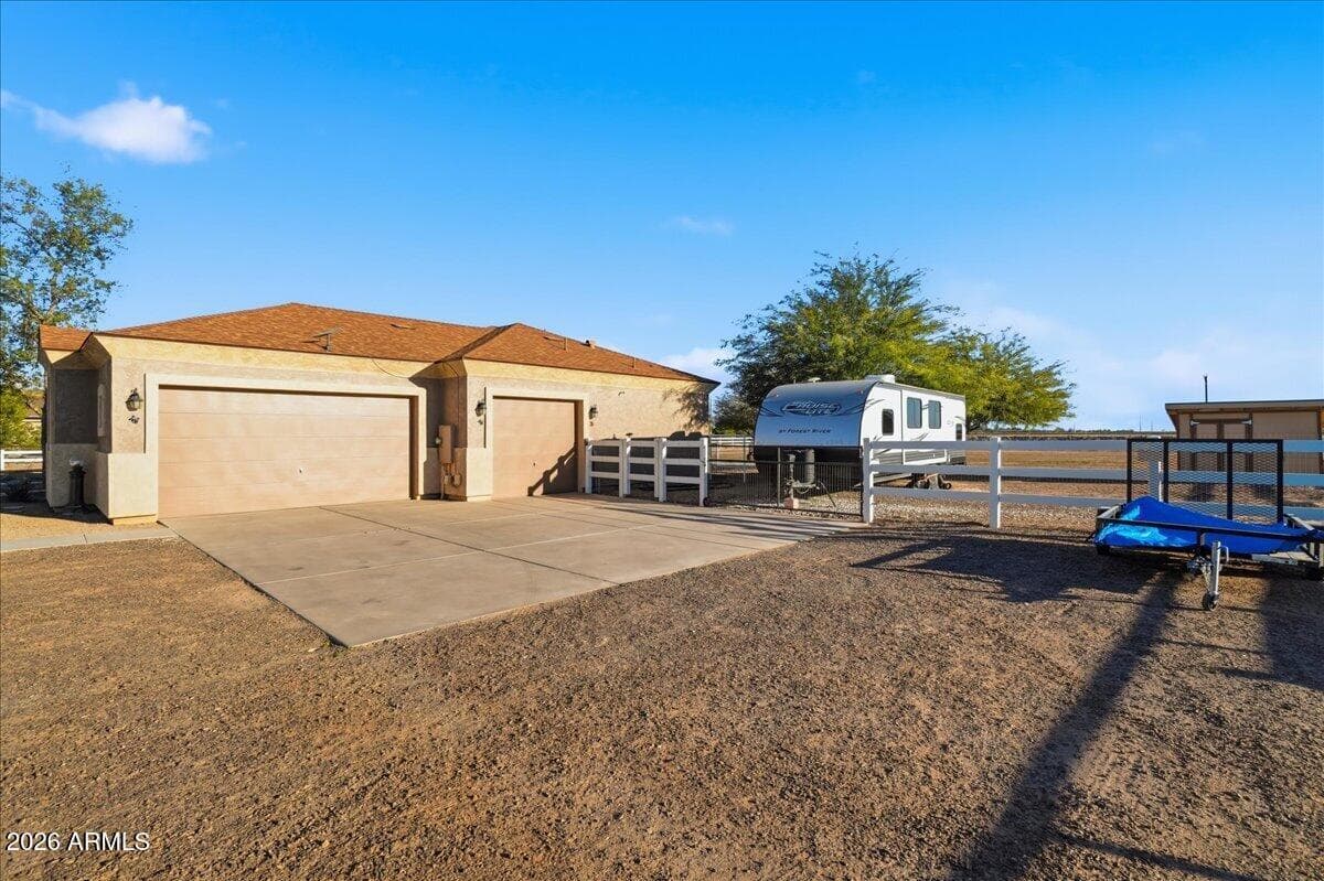 3525 E Gurr Ln — photo 2