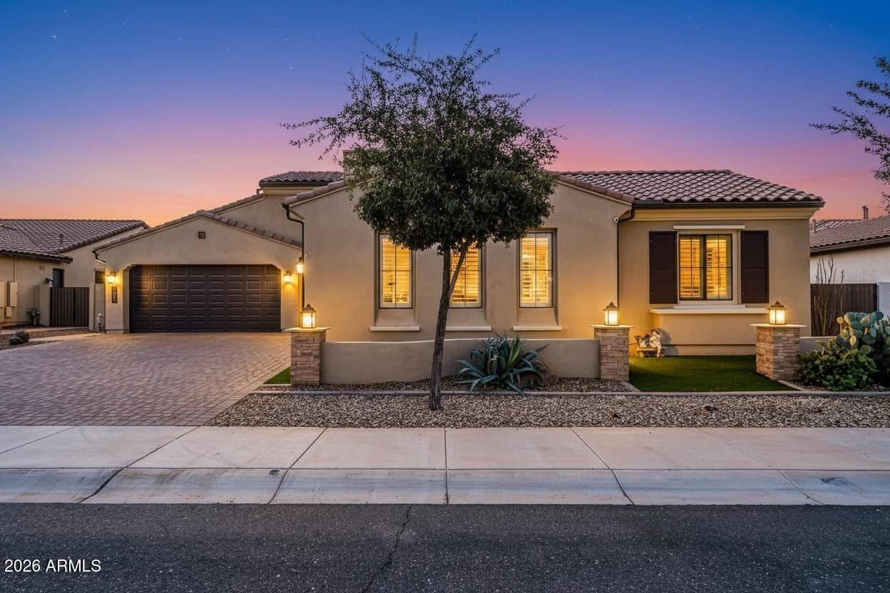 1867 E Gillcrest Rd — photo 1