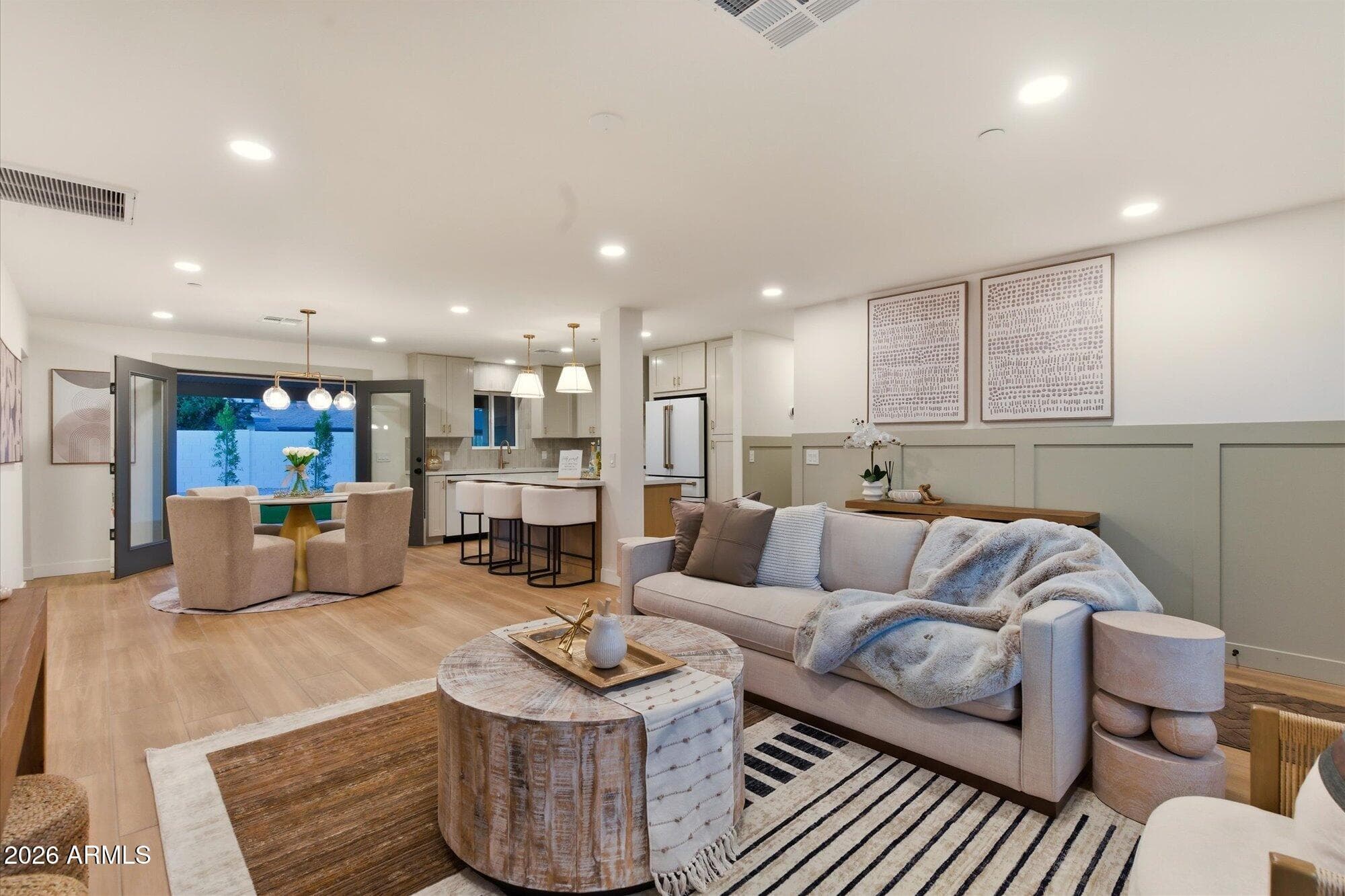 8520 E Highland Ave — photo 2