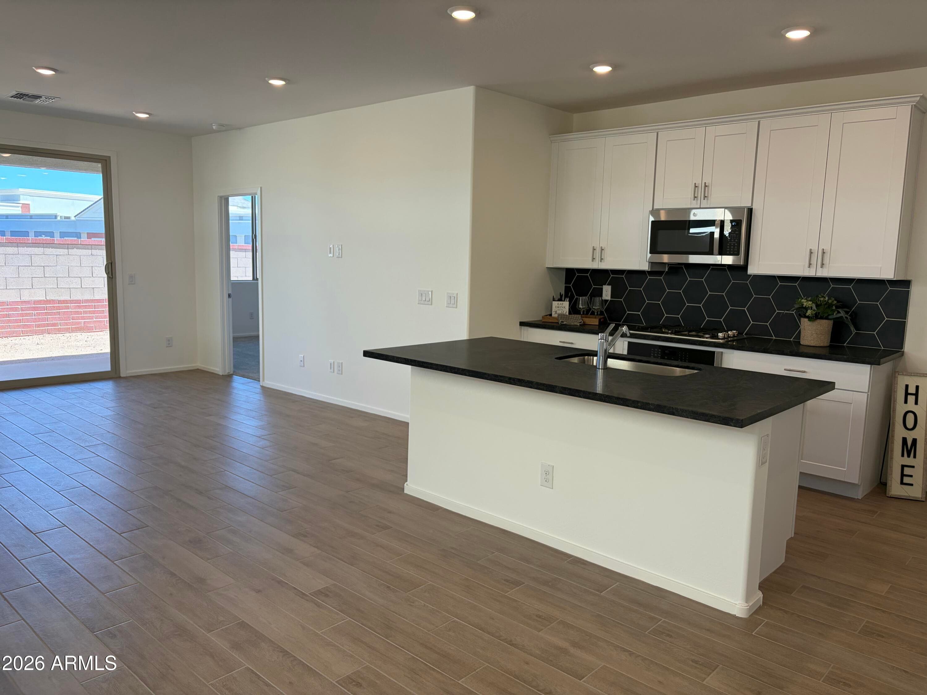 13143 N 145th Ln — photo 2