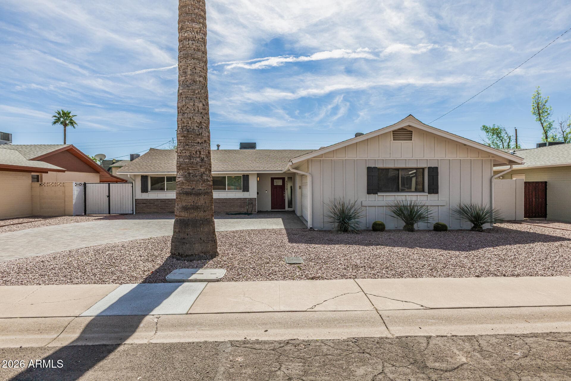 8519 E Rose Ln — photo 1