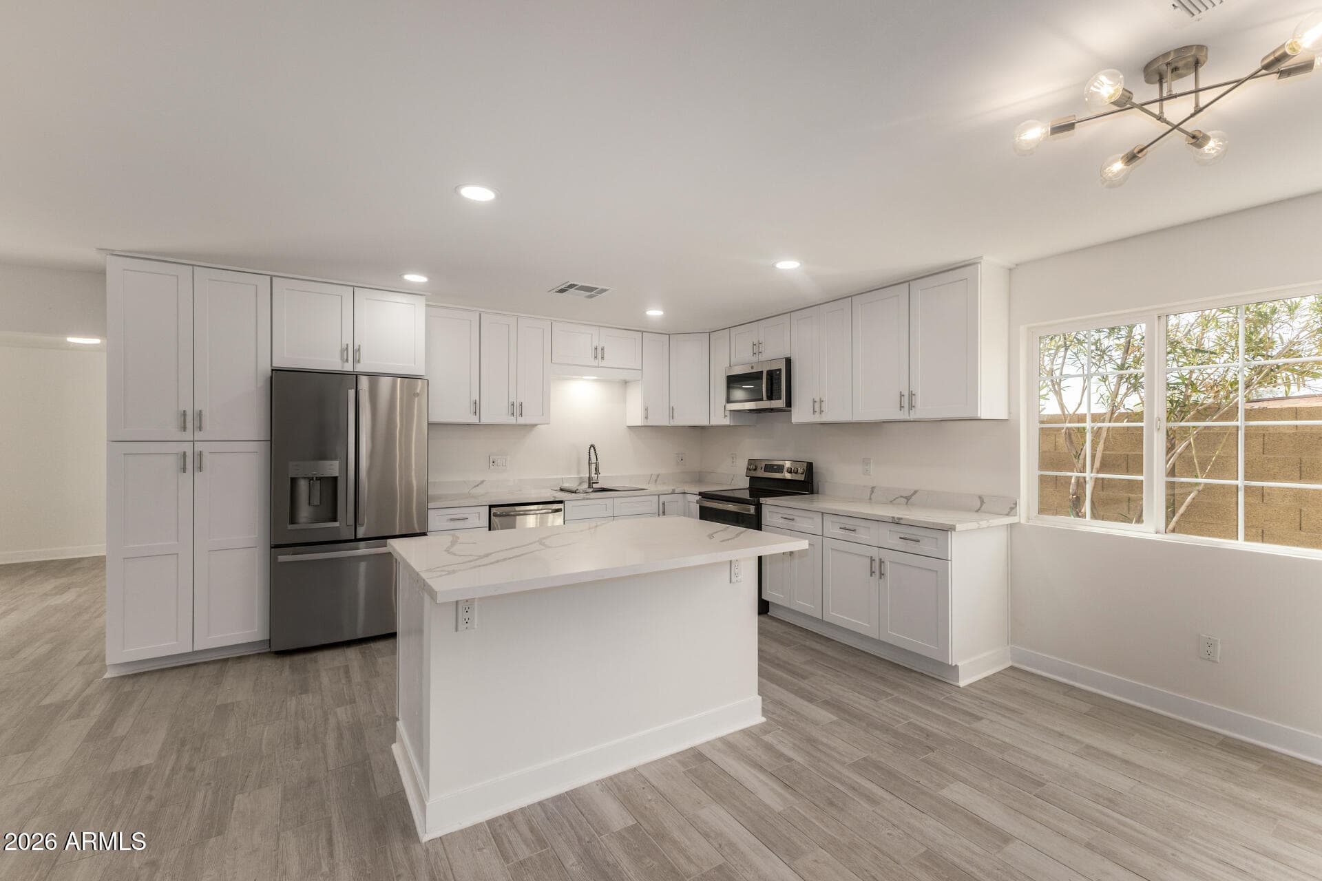 7103 W Vogel Ave — photo 1