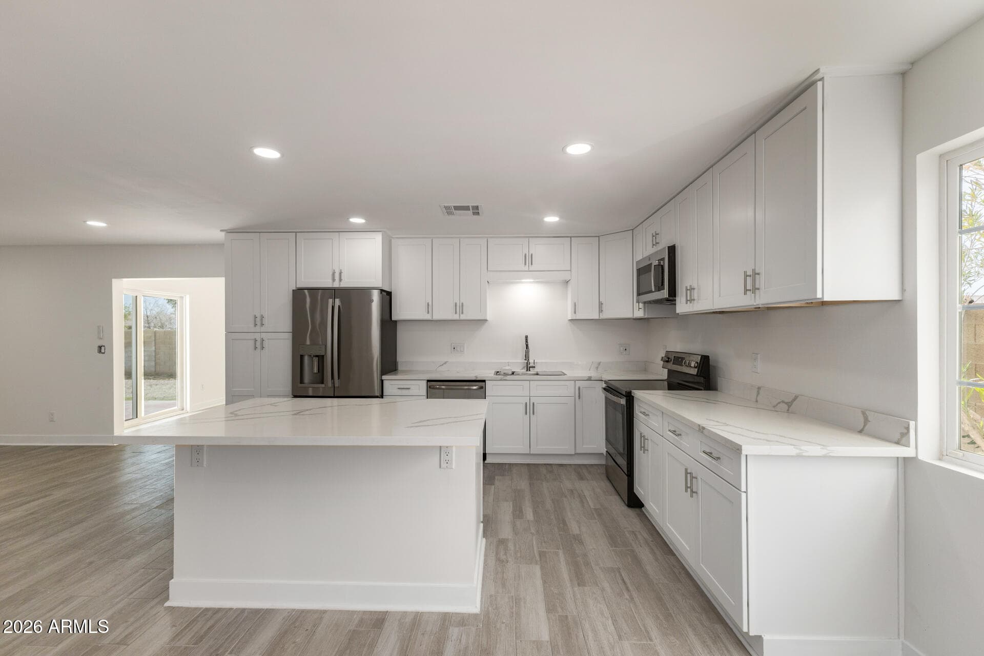7103 W Vogel Ave — photo 2