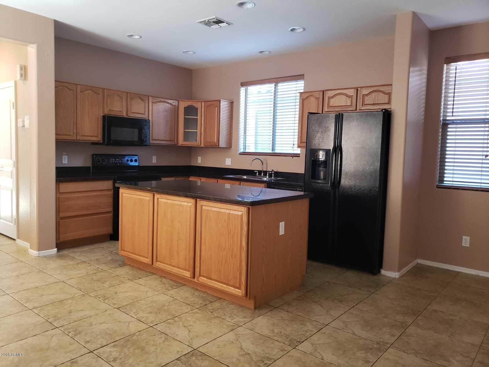 11765 N 147th Dr — photo 2
