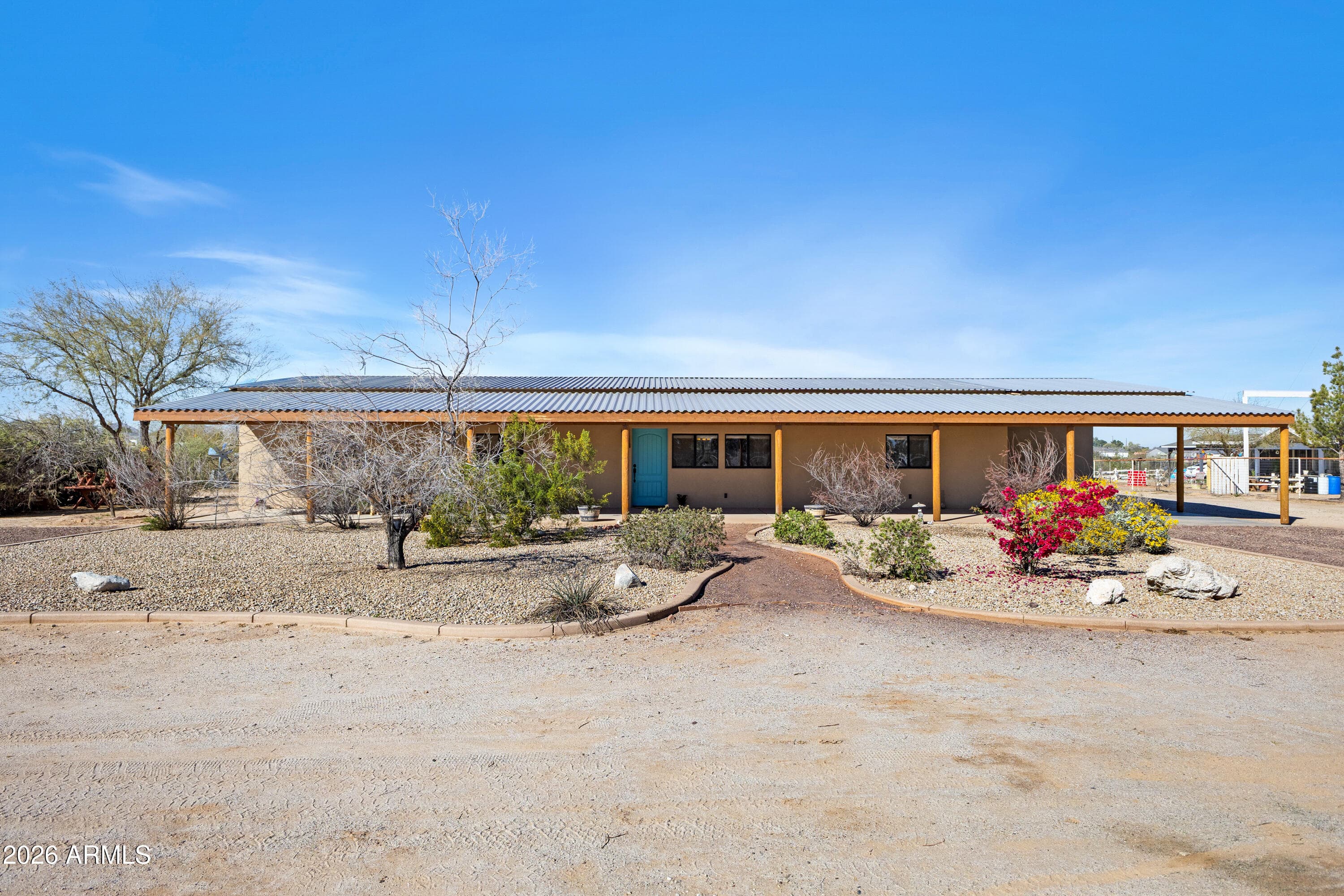20526 W Carver Rd — photo 2