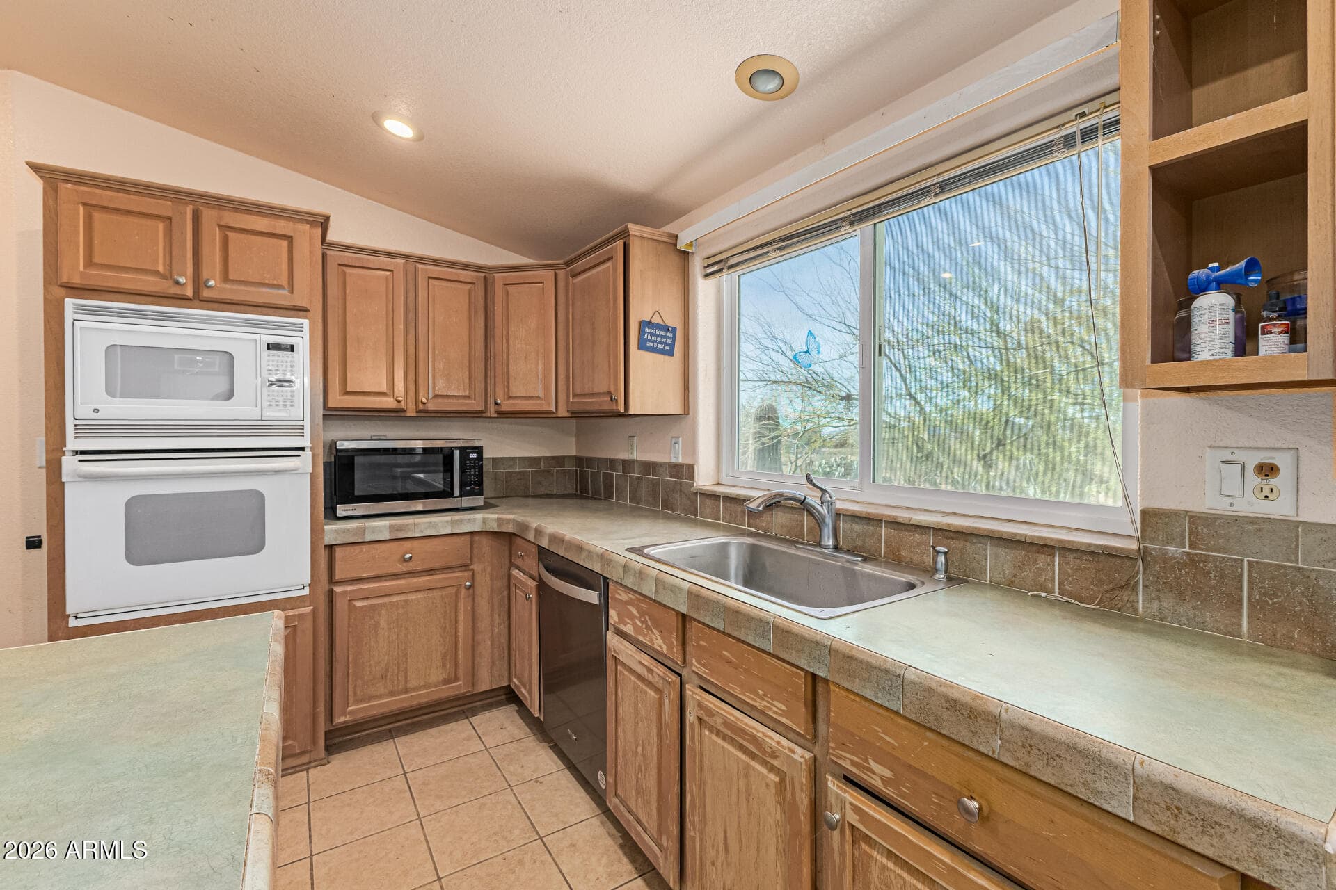 25206 W ROCKAWAY HILLS DR - See more photos