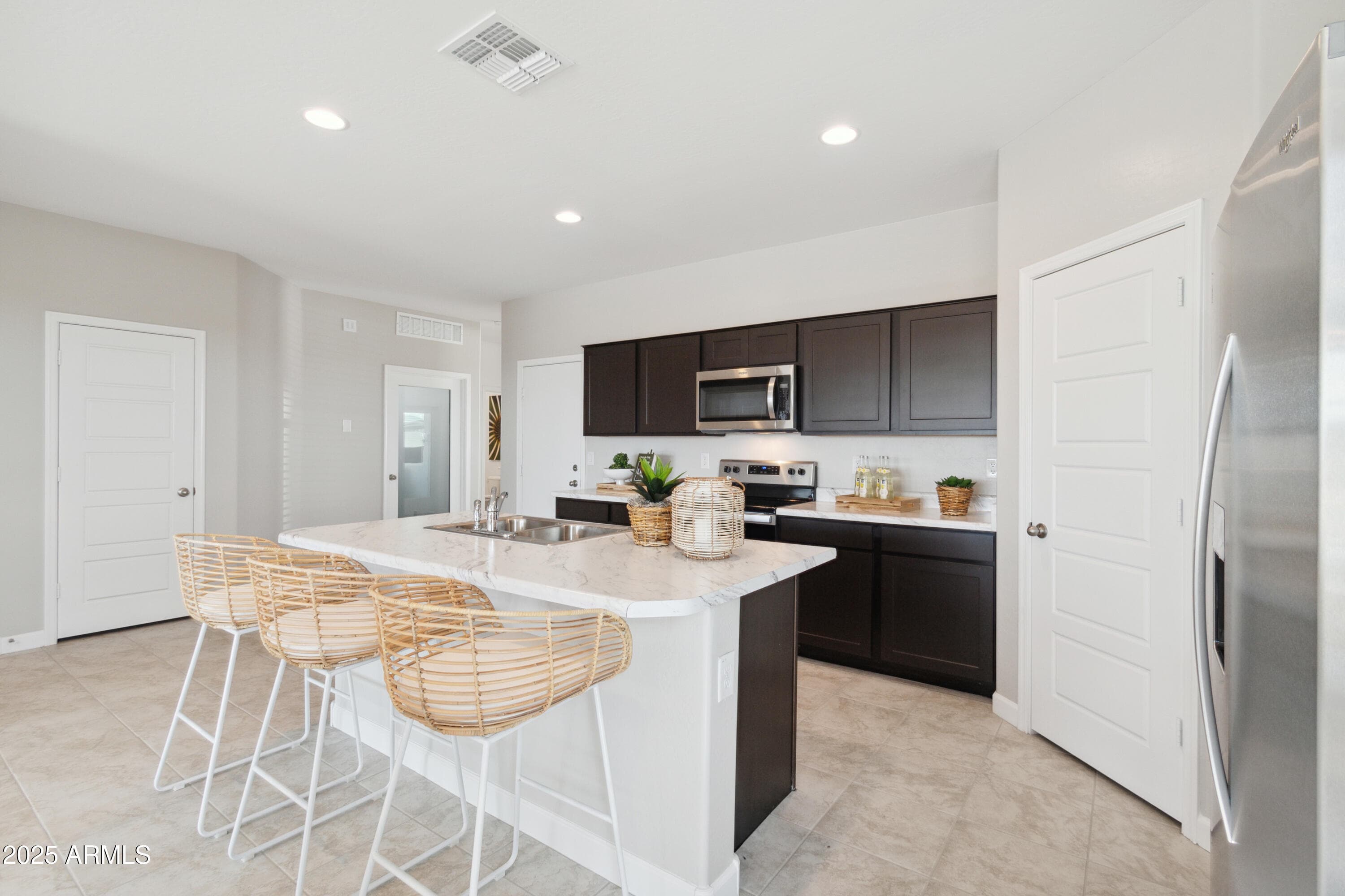 515 W BUNKER HILL ST - Photo 3