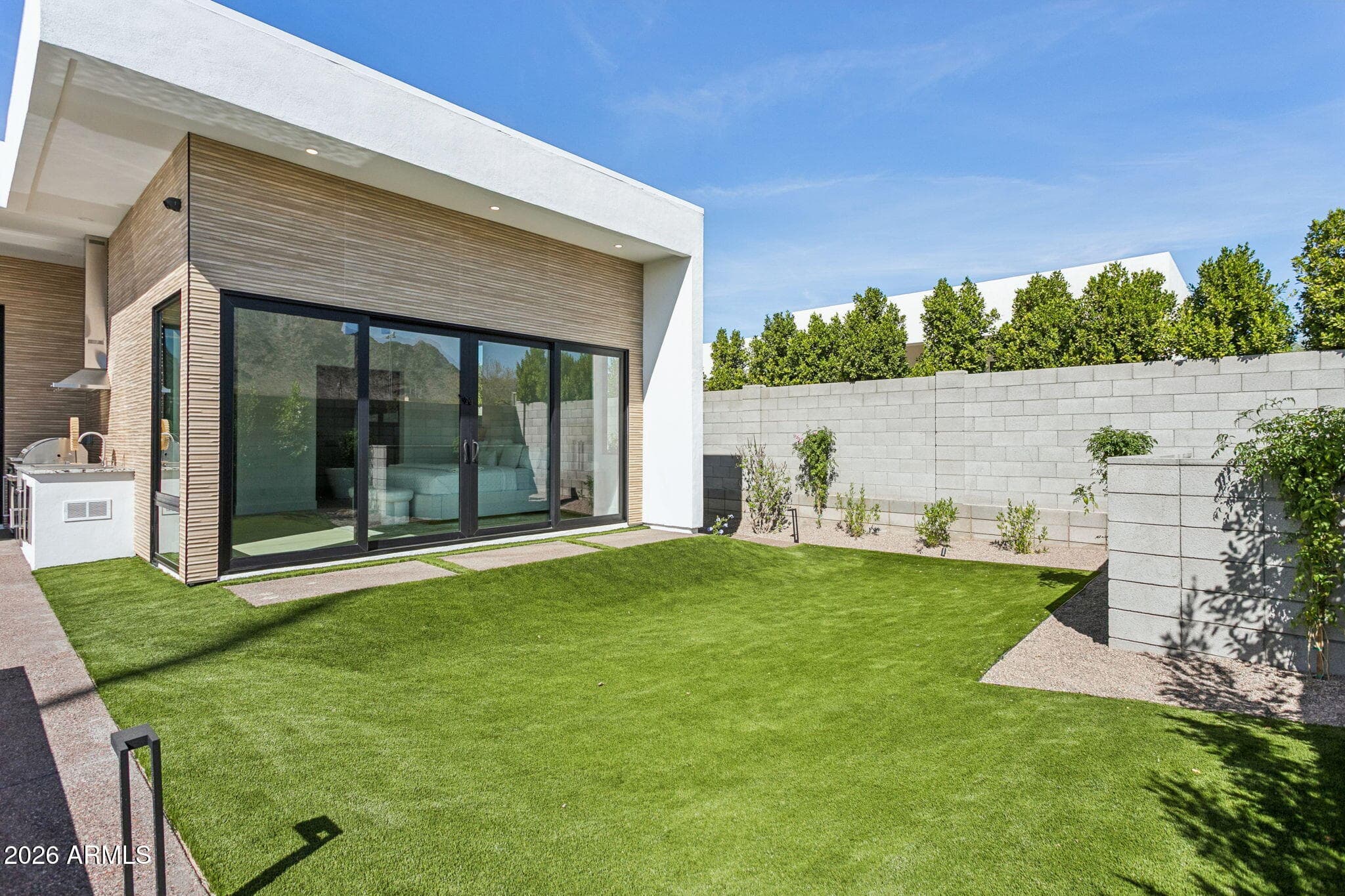 1832 E Palmaire Ave — photo 78