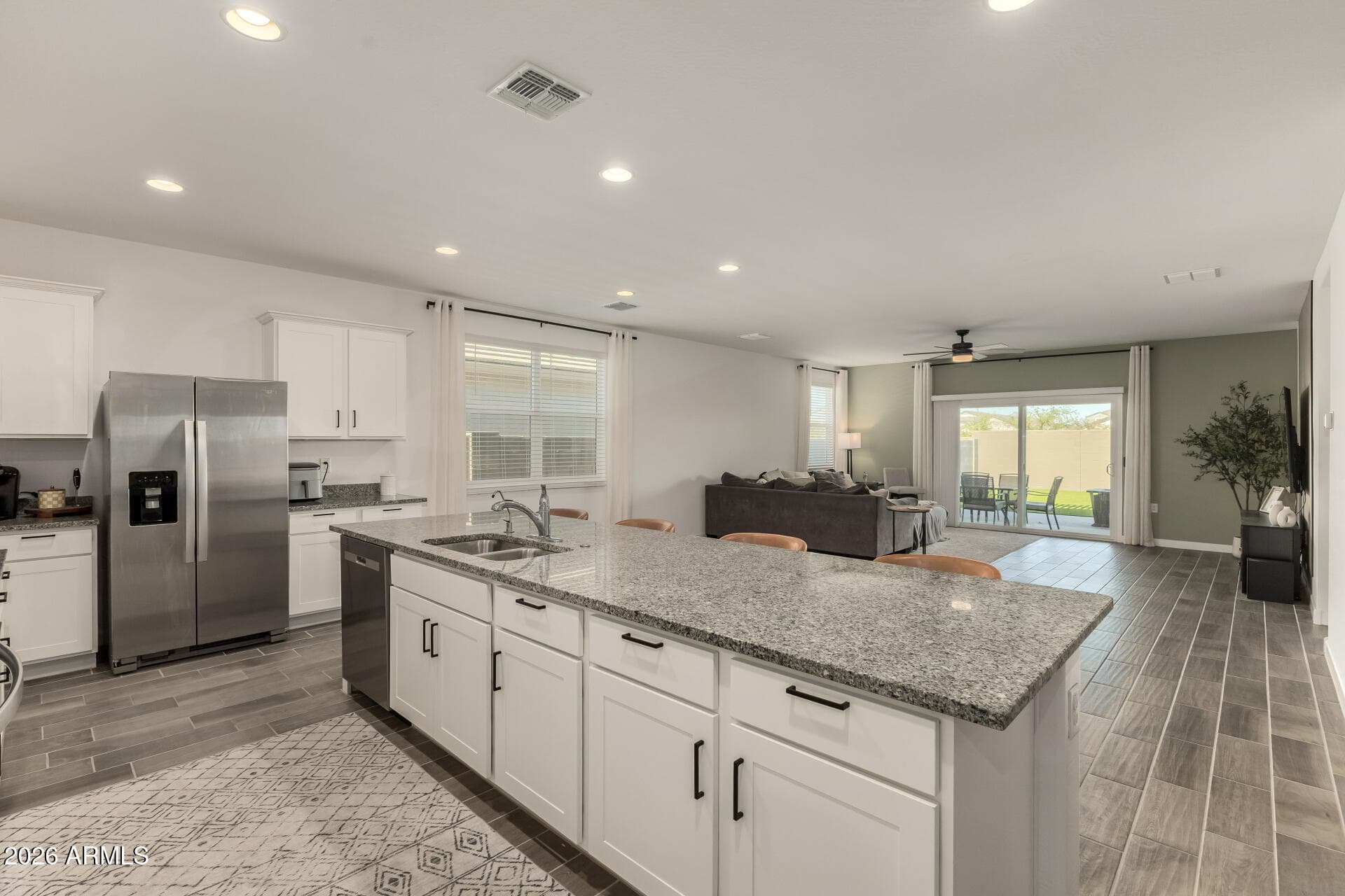 1714 W Starfire Ave — photo 2