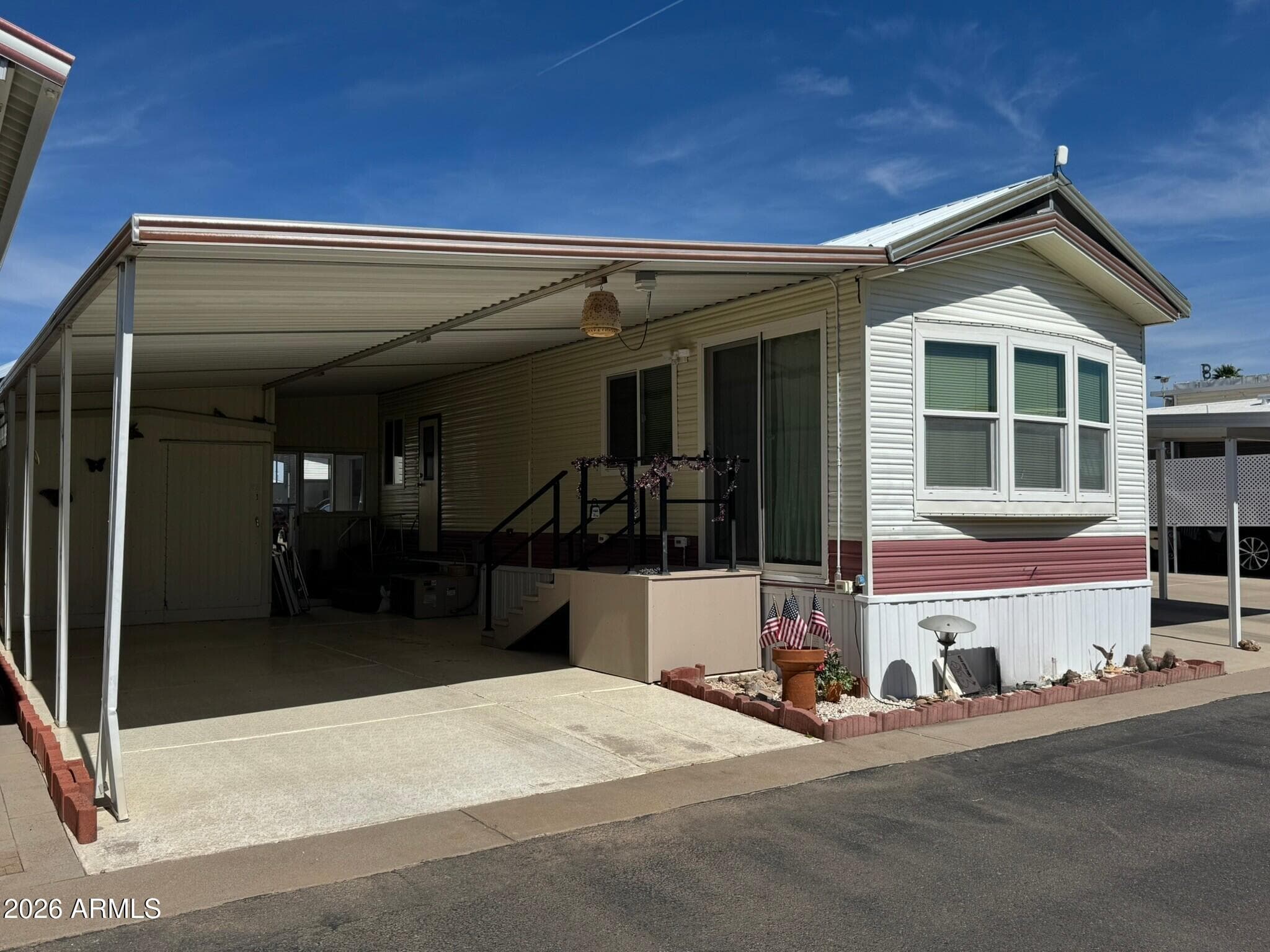 214 E Cholla Ln — photo 1