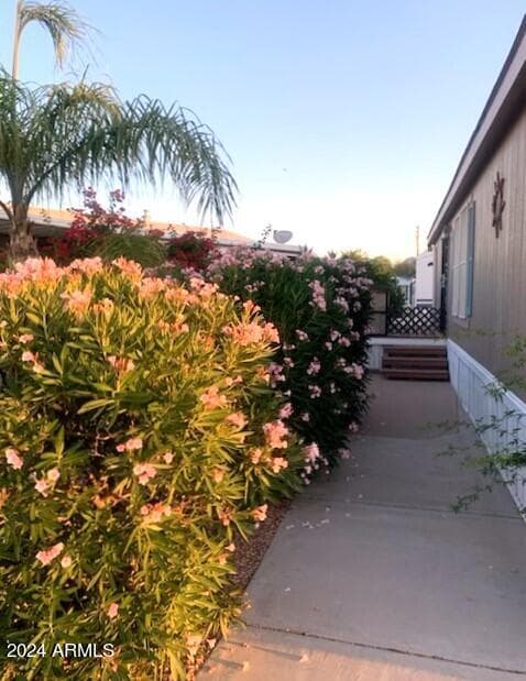 1280 N Ironwood Dr 84 — photo 2