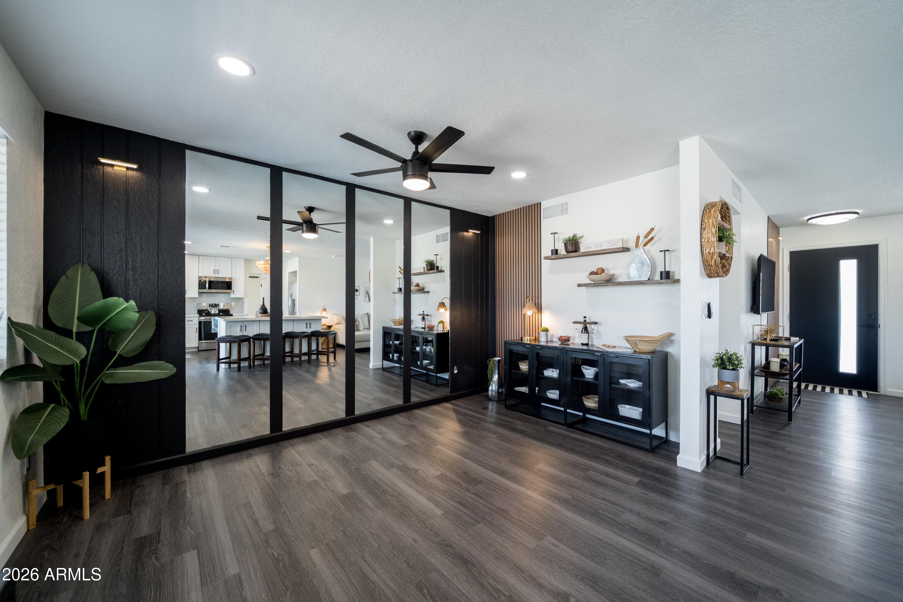 2132 E Monte Cristo Ave — photo 1