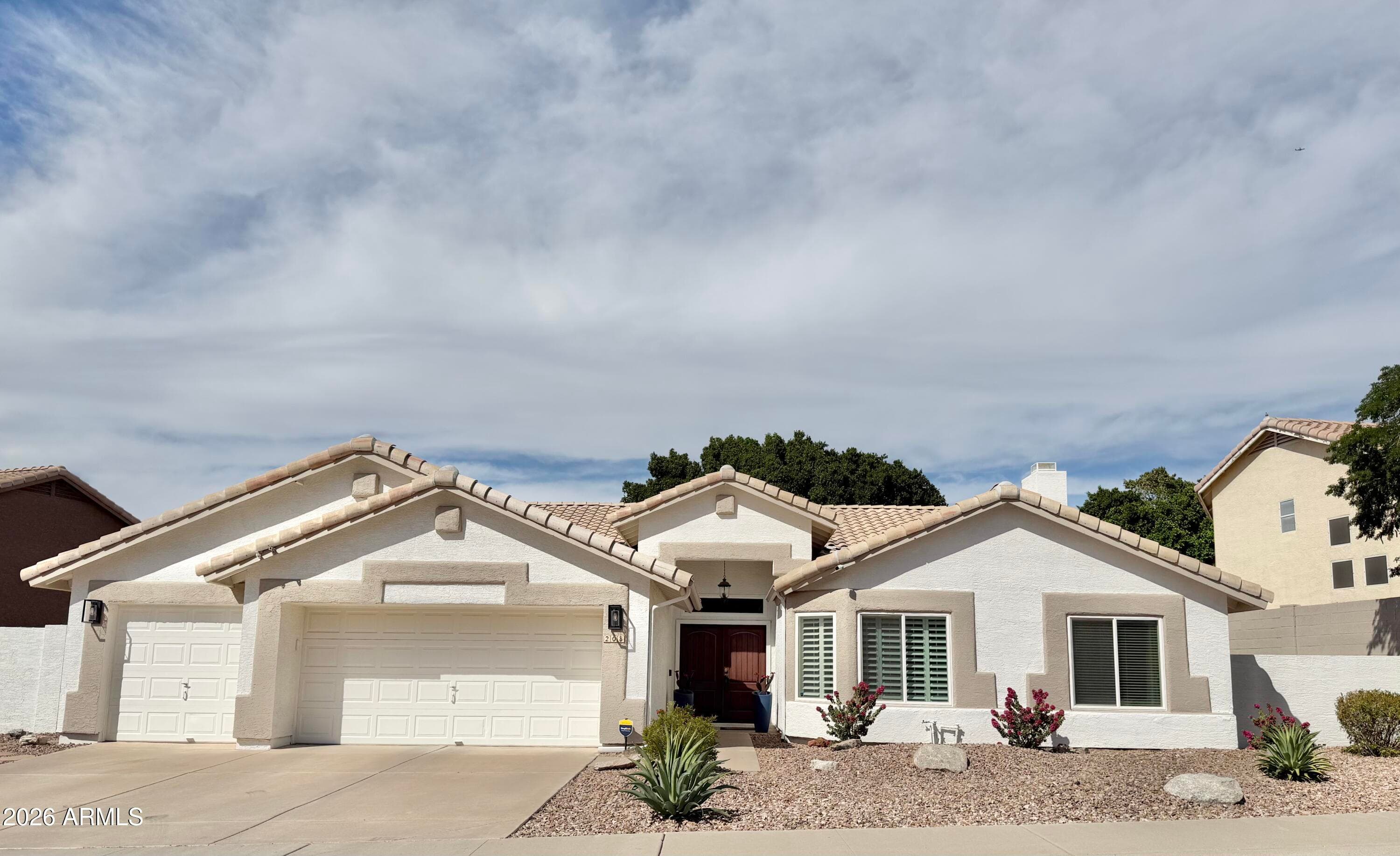 208 E South Fork Dr — photo 1